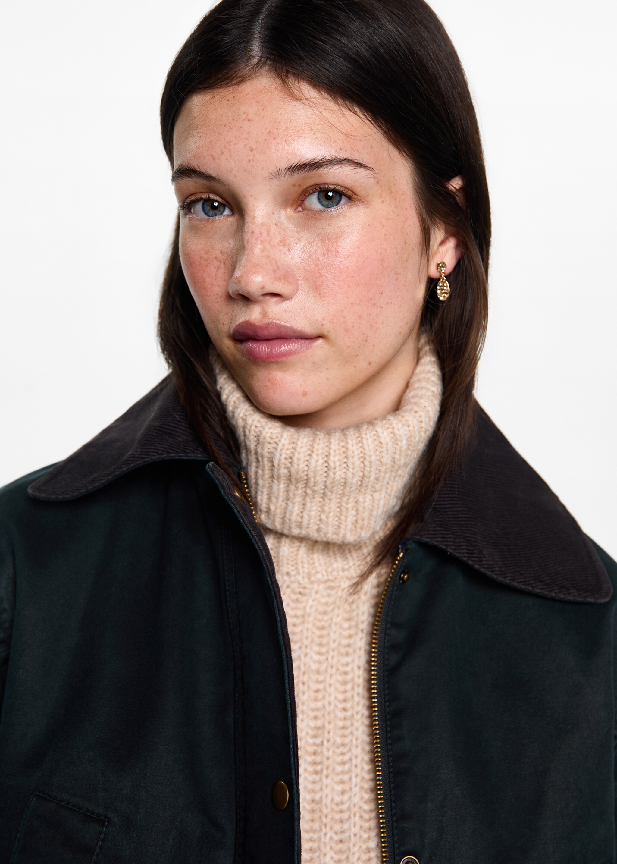 Long waxed-effect parka - Details of the article 1, Dark Navy. Ref: 77065630-00.