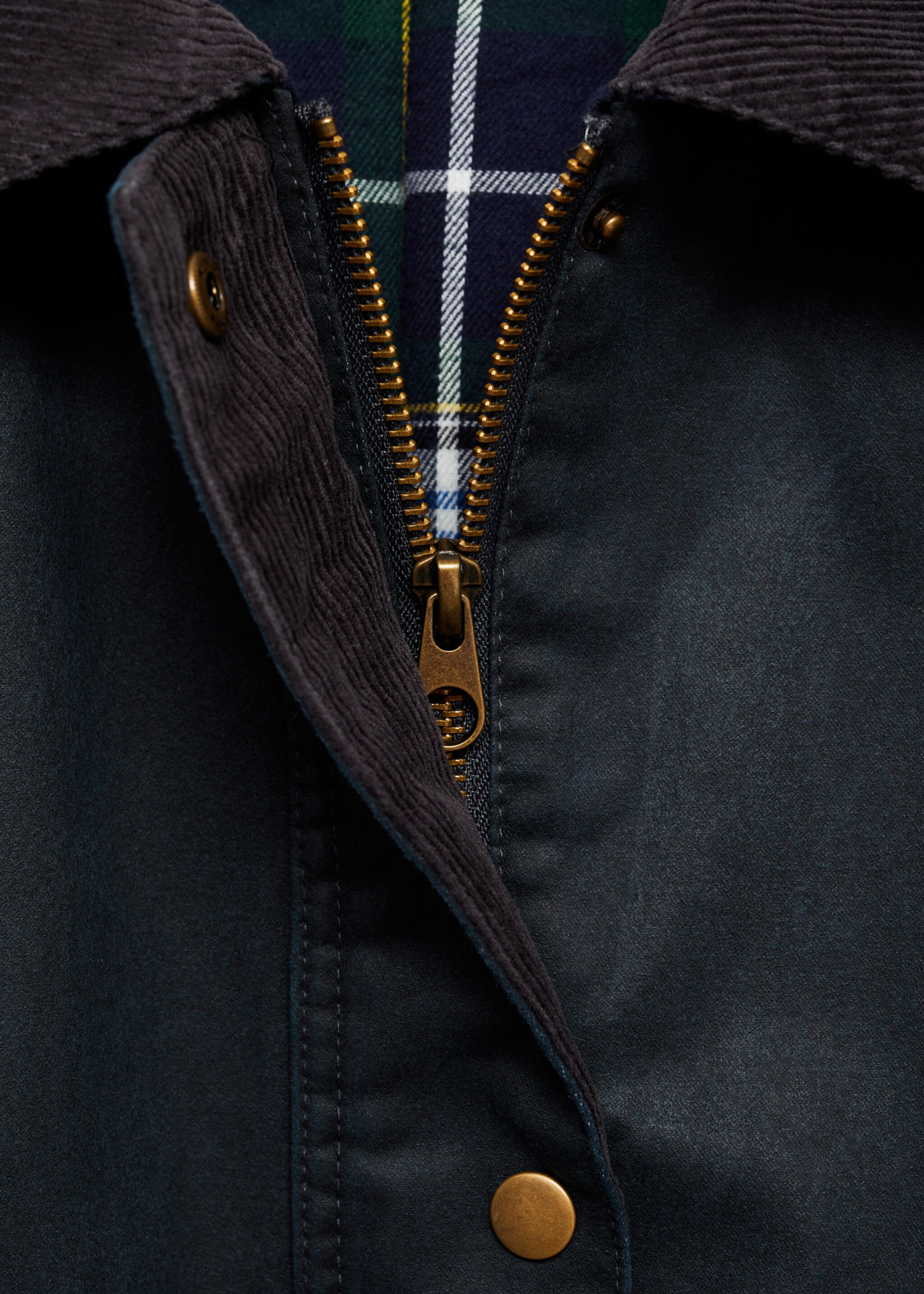 Long waxed-effect parka - Details of the article 8, Dark Navy. Ref: 77065630-00.