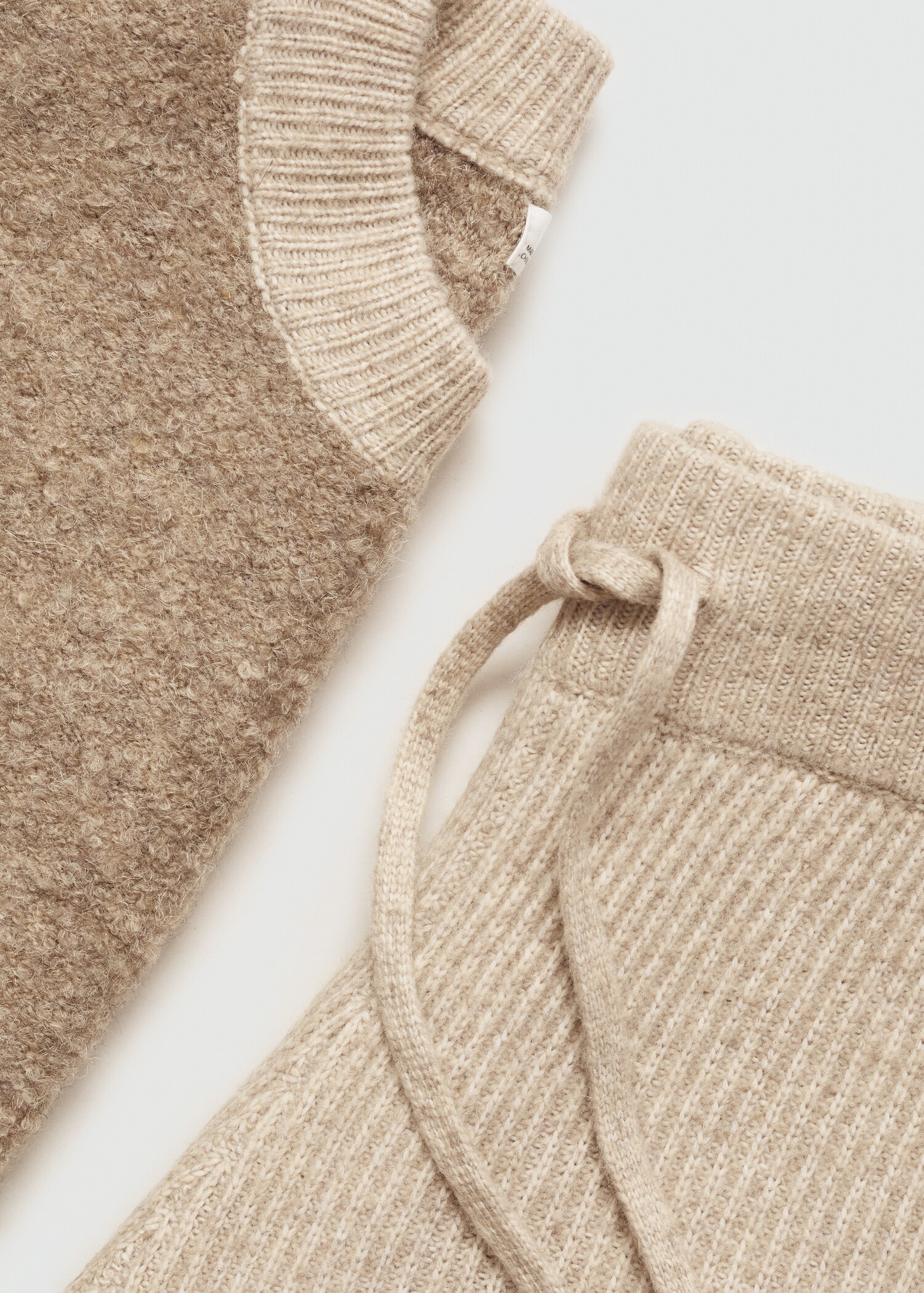 Knit jogger-style trousers - Details of the article 0