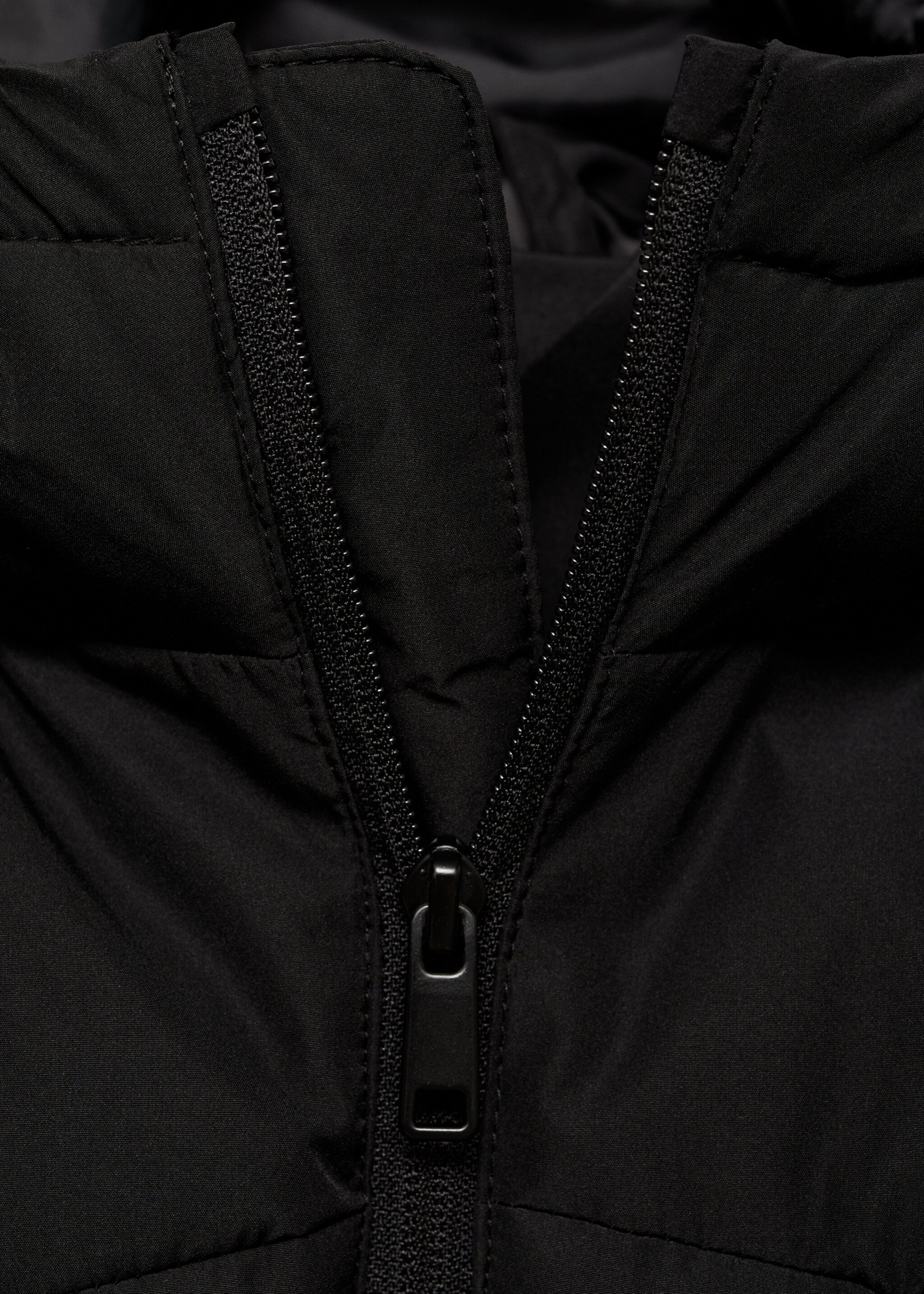 Gilet matelassé - Détail de l'article 8, Noir. Ref: 77065632-00.