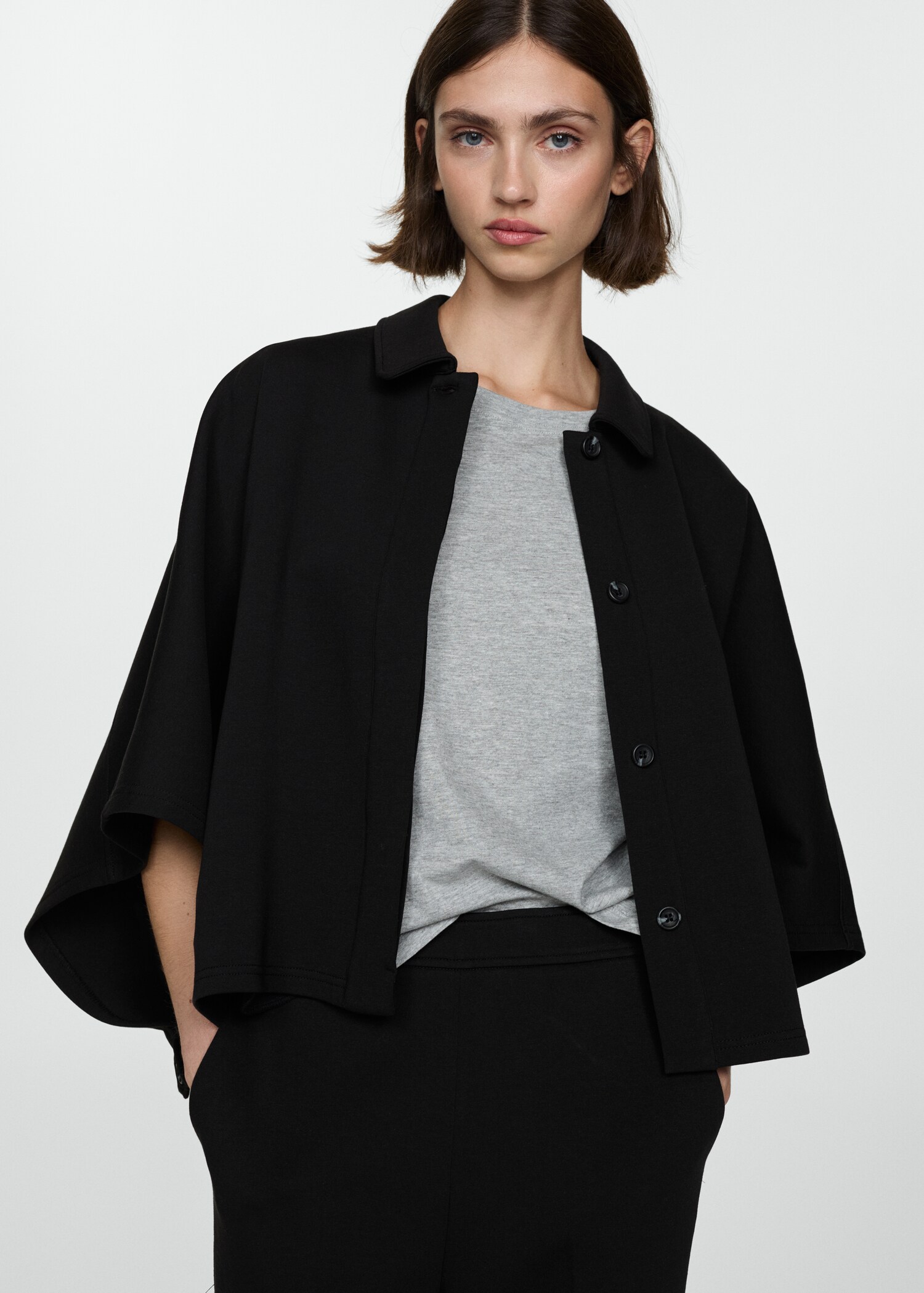 Chaqueta estilo capa botones - Plano medio