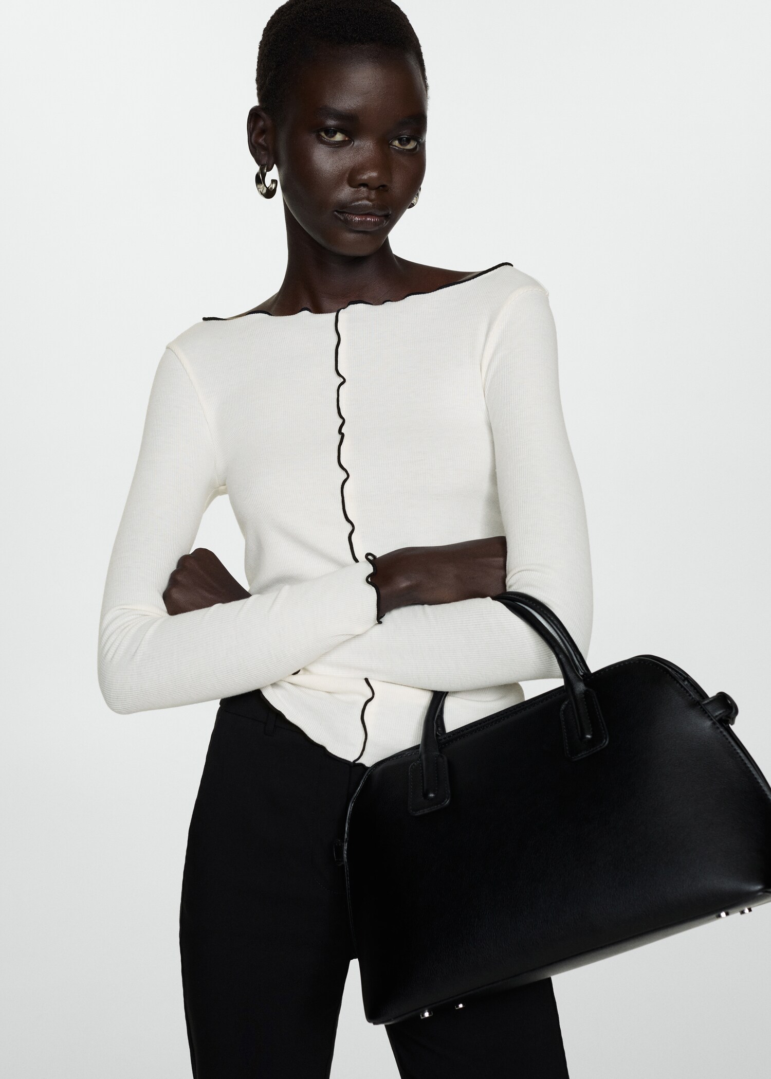 Langarm-T-Shirt mit Ziernähten - Mittlere Ansicht