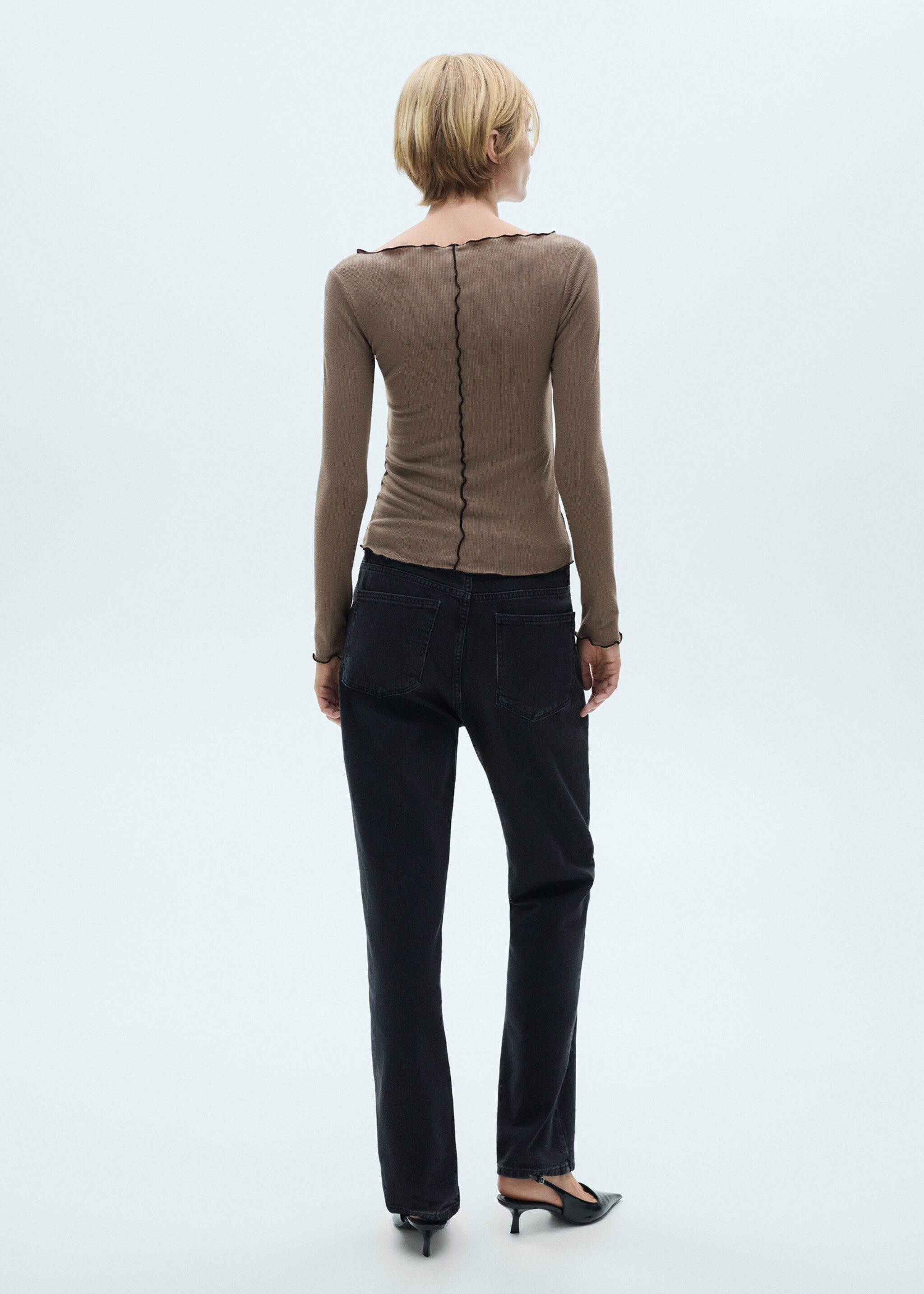 Langarm-T-Shirt mit Ziernähten - Rückseite des Artikels, Braun. Ref: 77065647-00.