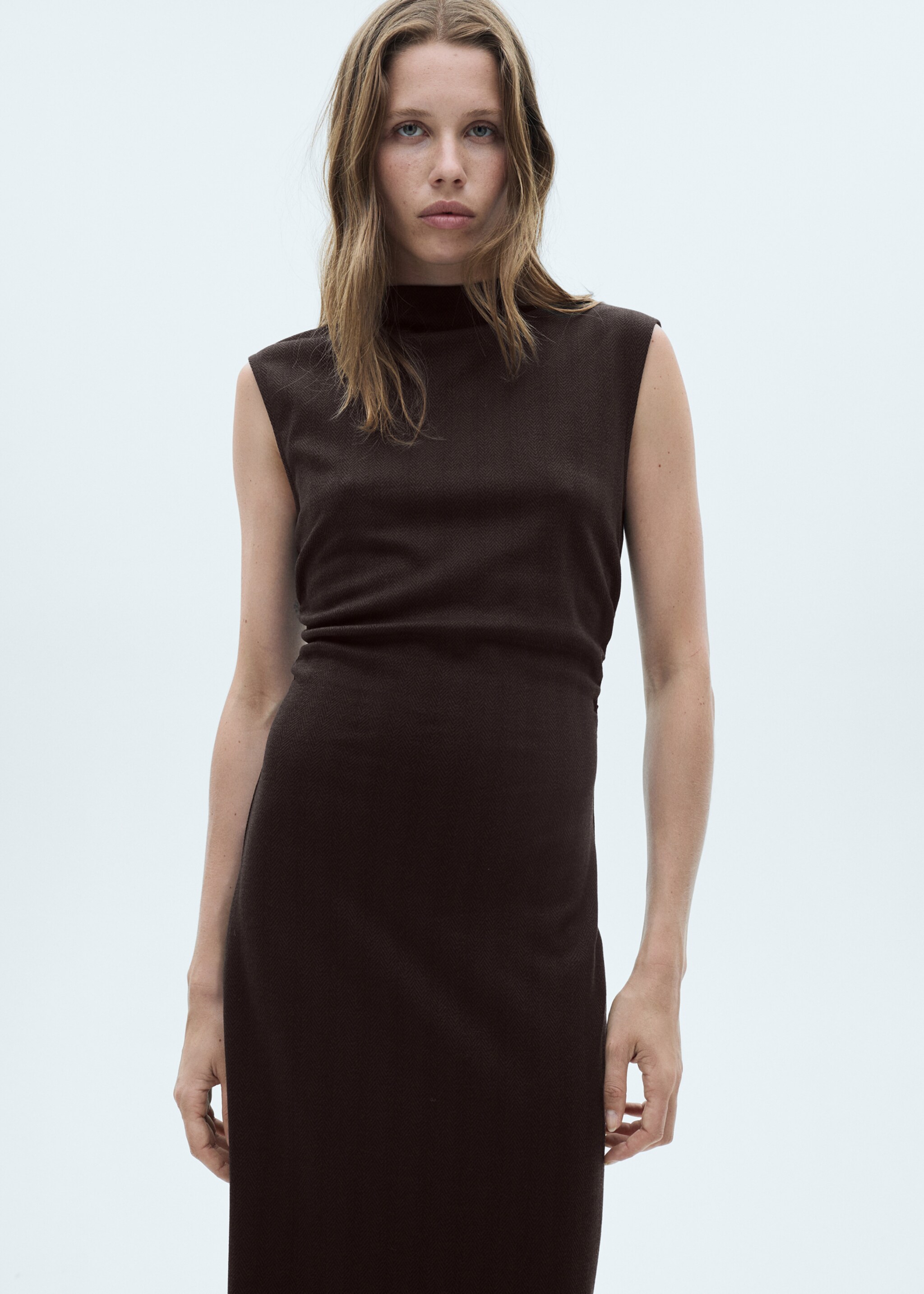 Knitted dress with gathered detail - Medium plane, Chocolate. Ref: 77065652-00.