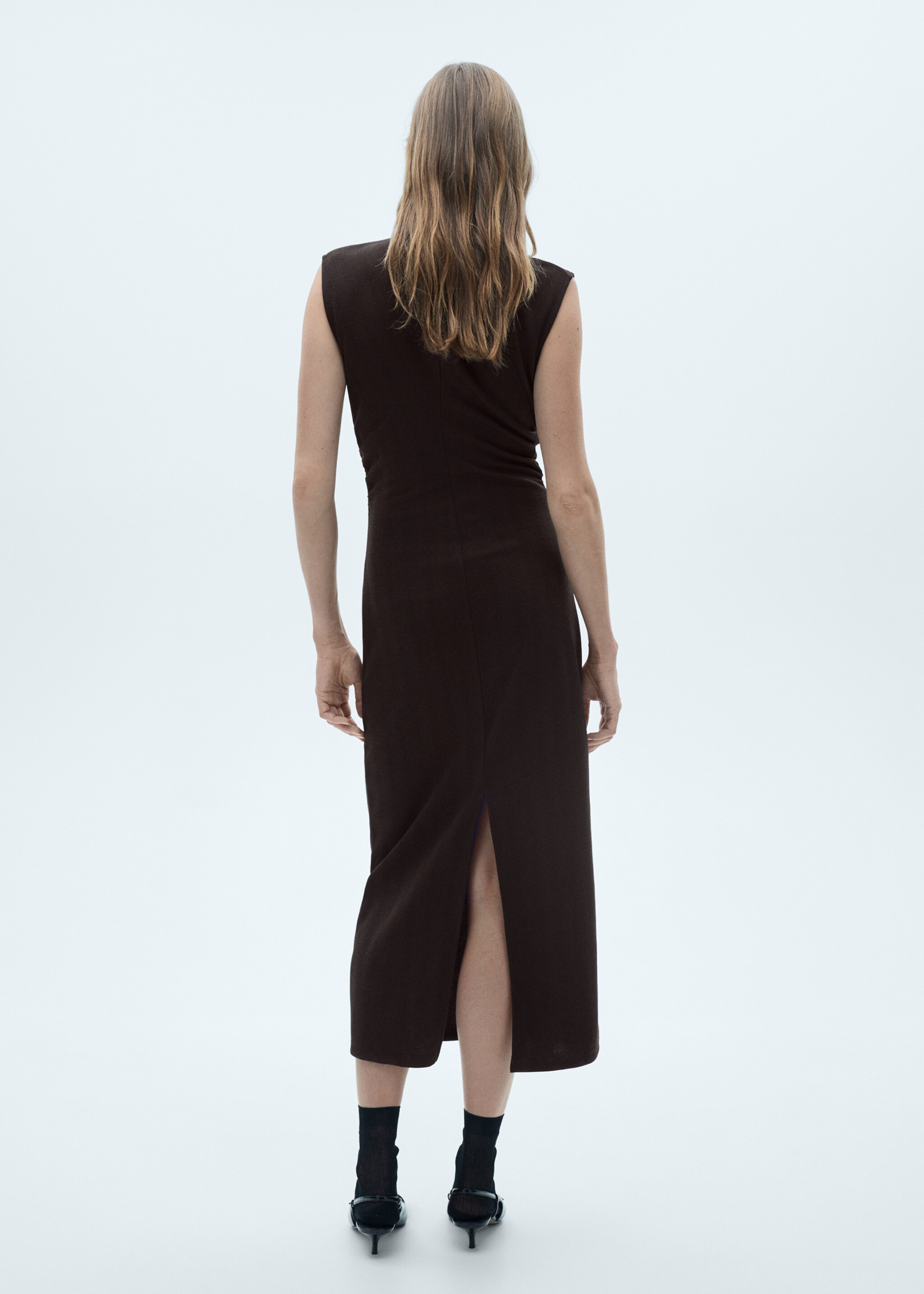 Knitted dress with gathered detail - Reverse of the article, Chocolate. Ref: 77065652-00.