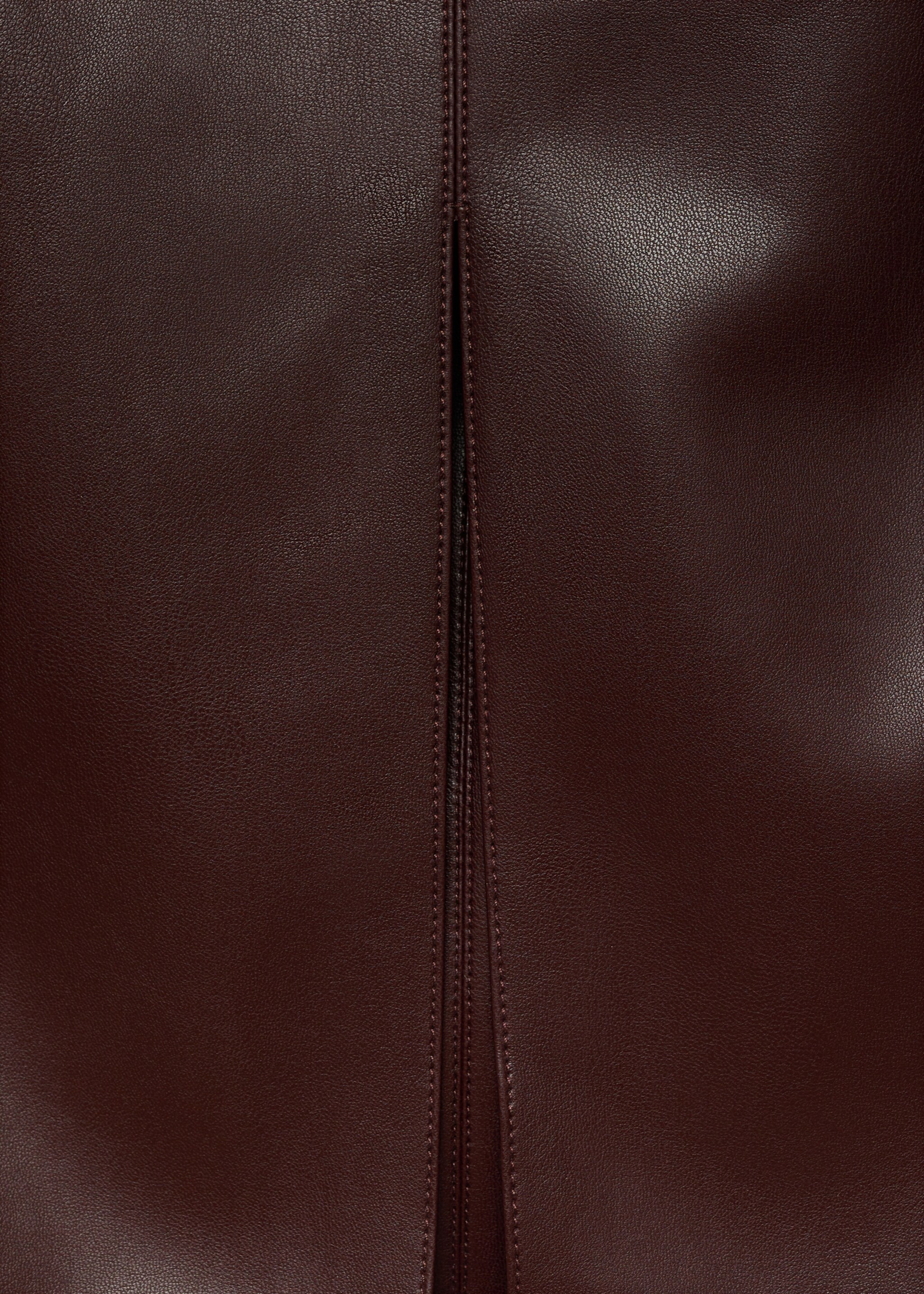 Leather-effect pencil skirt - Details of the article 8, Wine. Ref: 77065654-00.