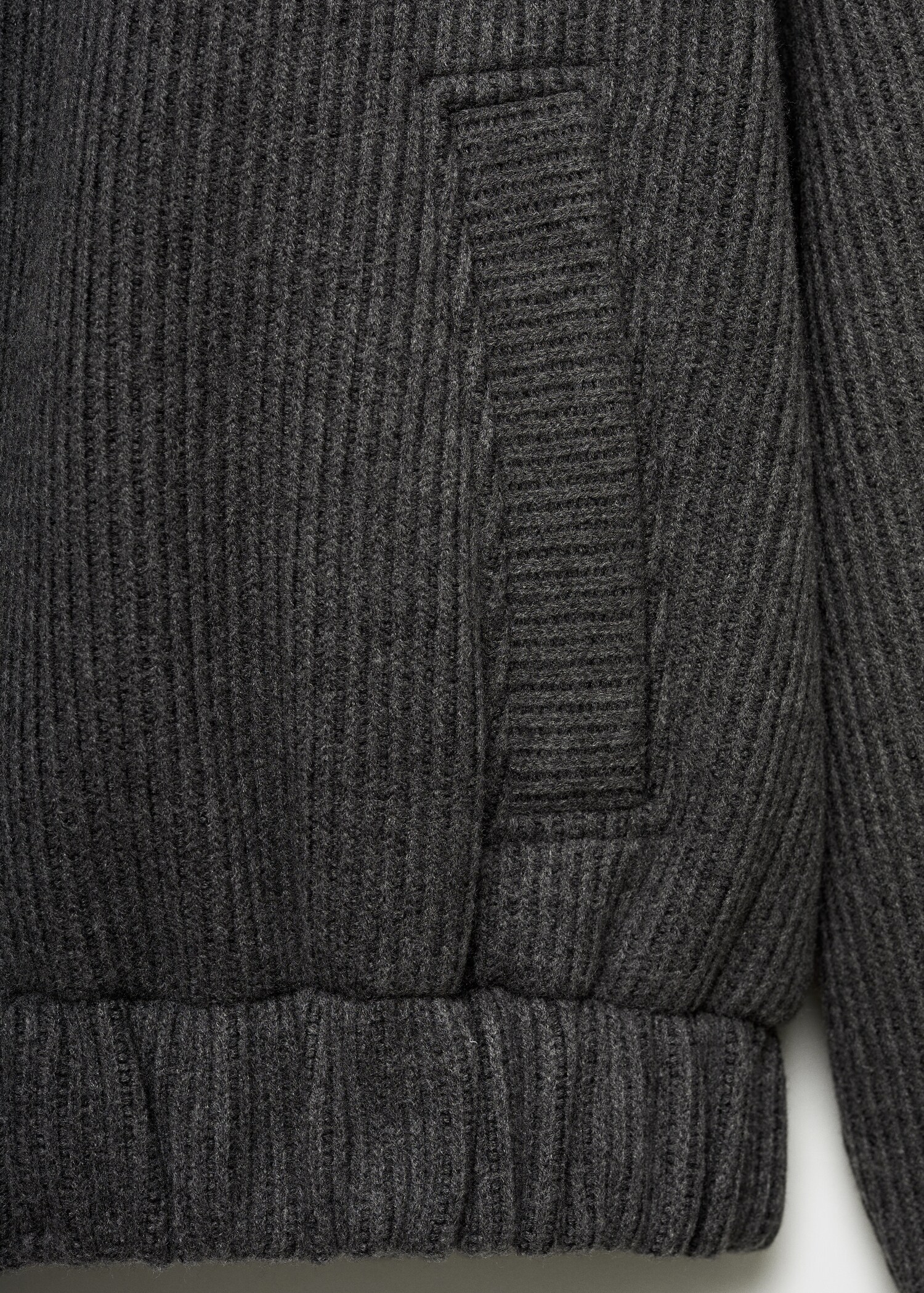 Strickjacke mit Taschen - Detail des Artikels 0