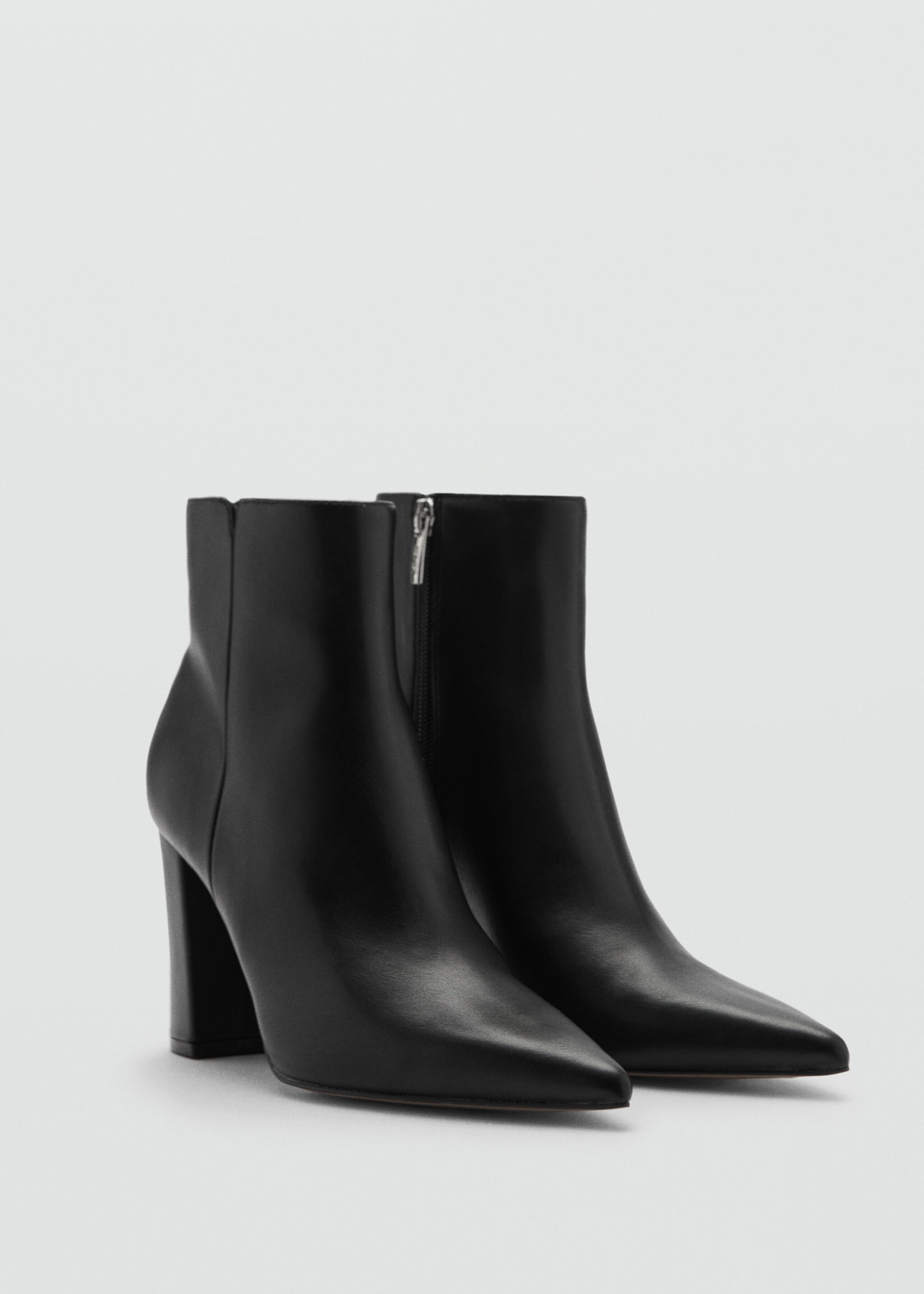 Bottines pointues à talon - Plan moyen, Noir. Ref: 77065663-00.