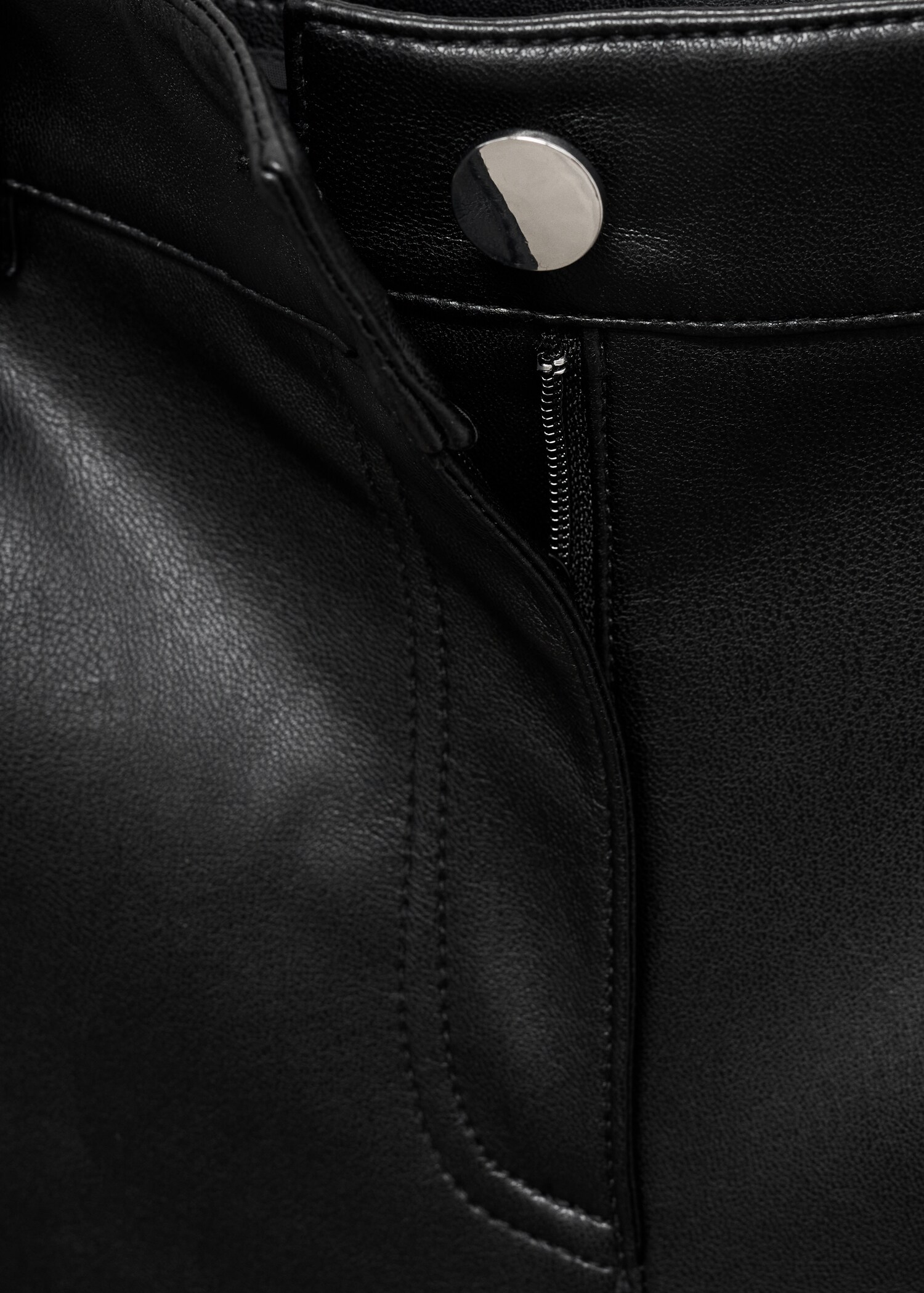 Leather-effect shorts - Details of the article 0