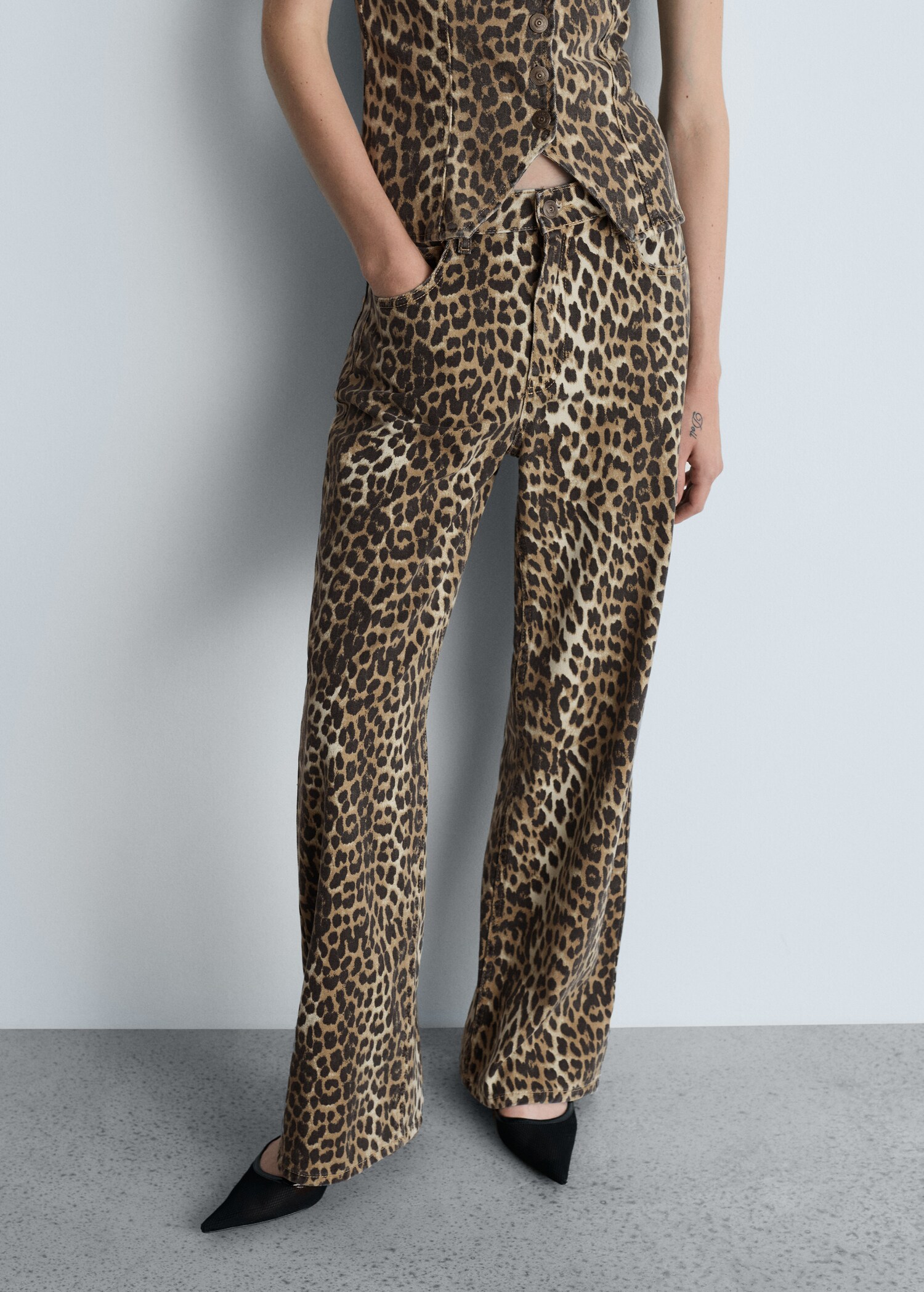 High-waisted straight-fit jeans with leopard print - Medium plane