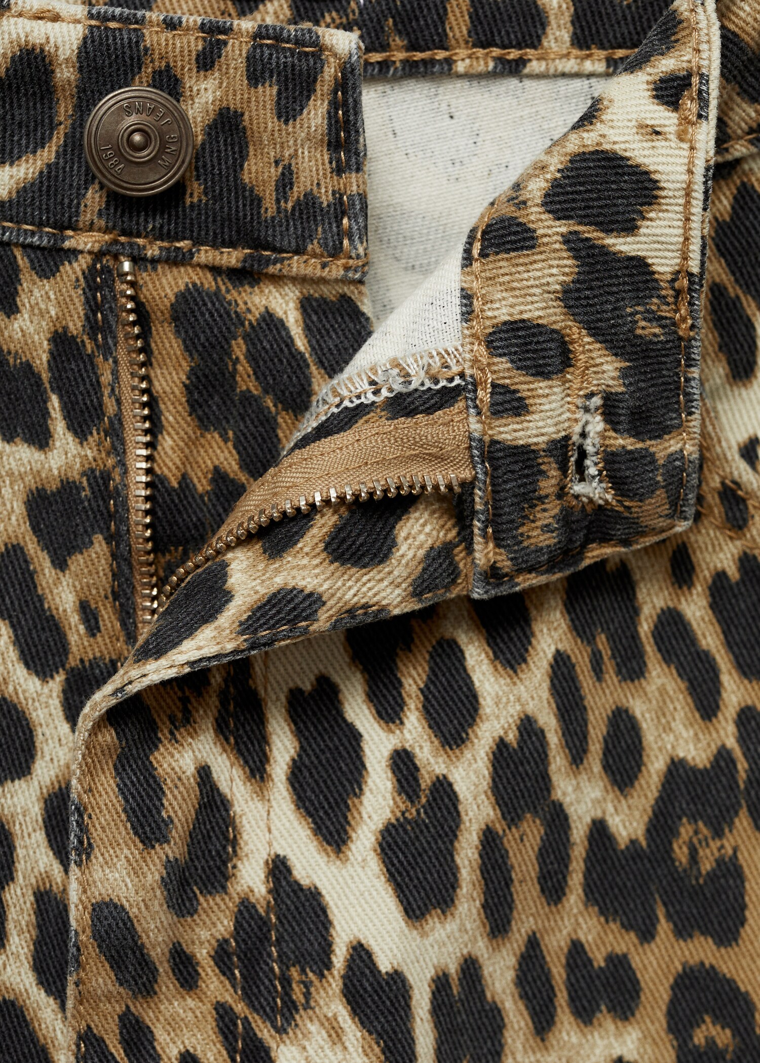 High-waisted straight-fit jeans with leopard print - Details of the article 0