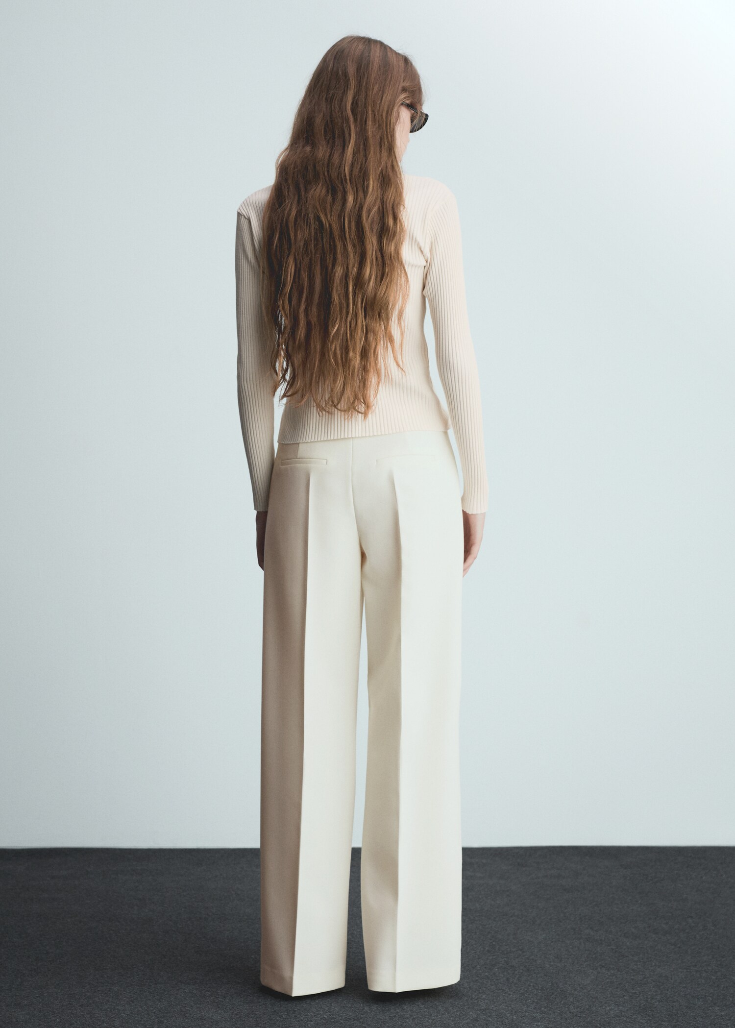Wideleg pleated trousers - Reverse of the article