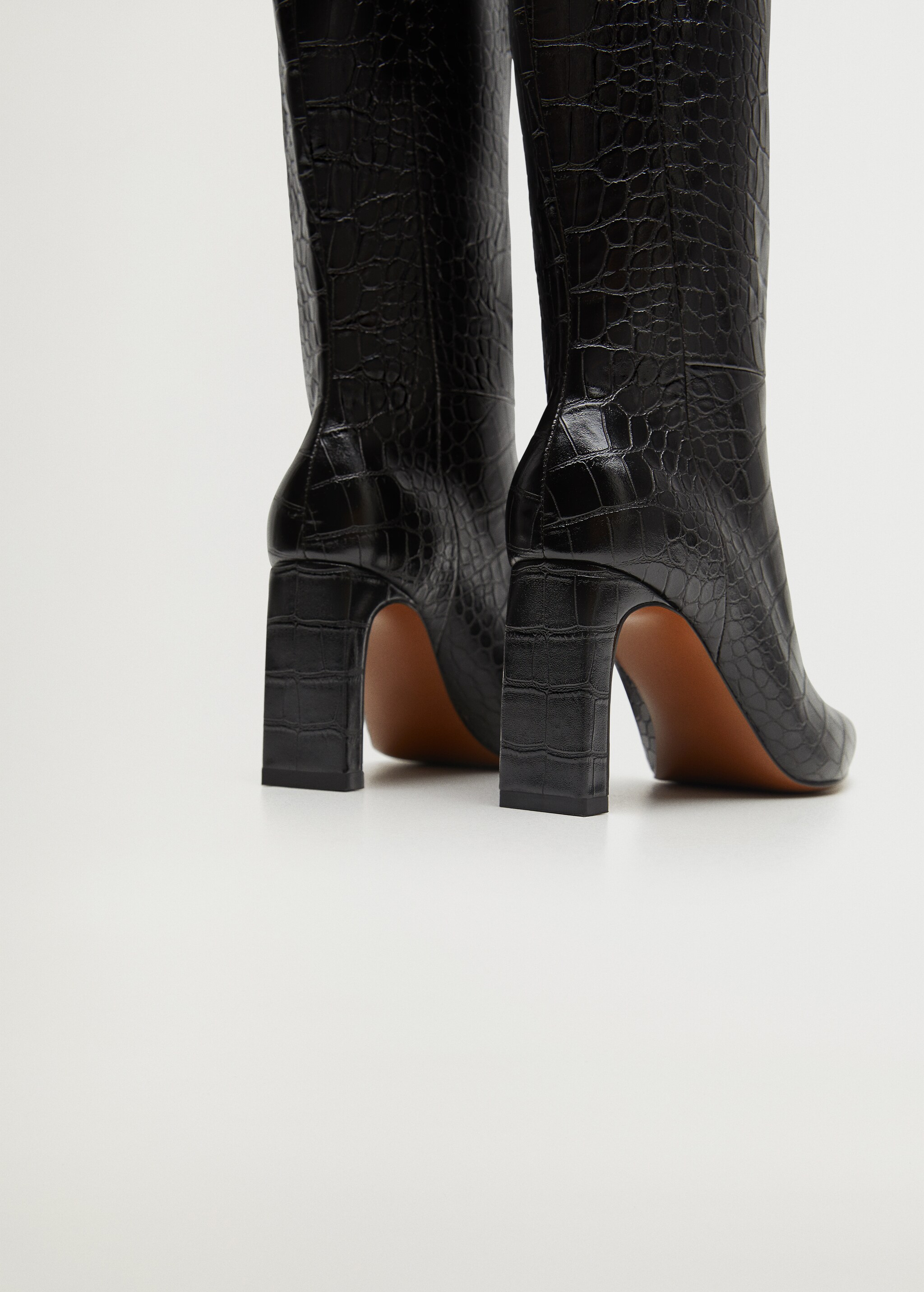 Hoher Stiefel mit Absatz - Detail des Artikels 2