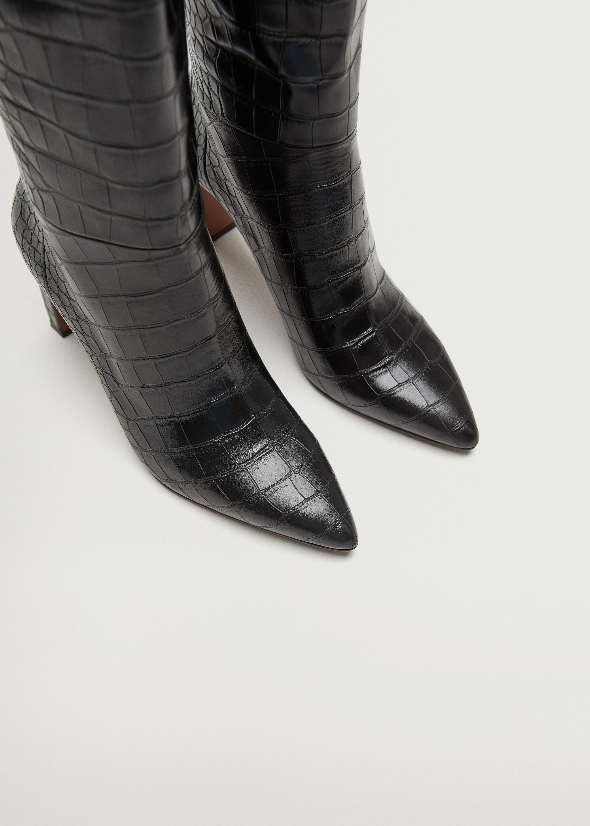 Hoher Stiefel mit Absatz - Detail des Artikels 3