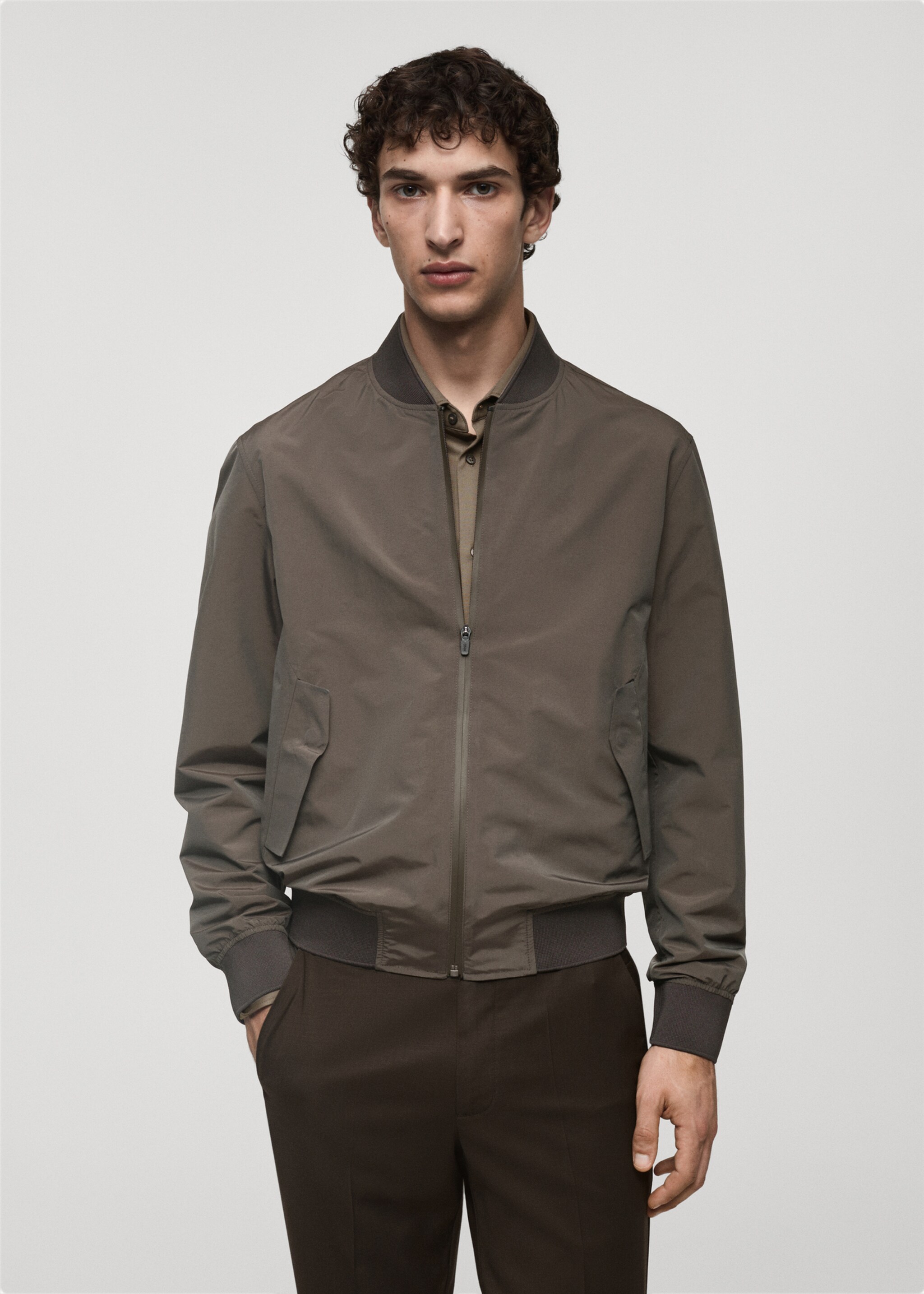 Bomber tissu technique imperméable - Plan moyen, Marron. Ref: 77065962-00.