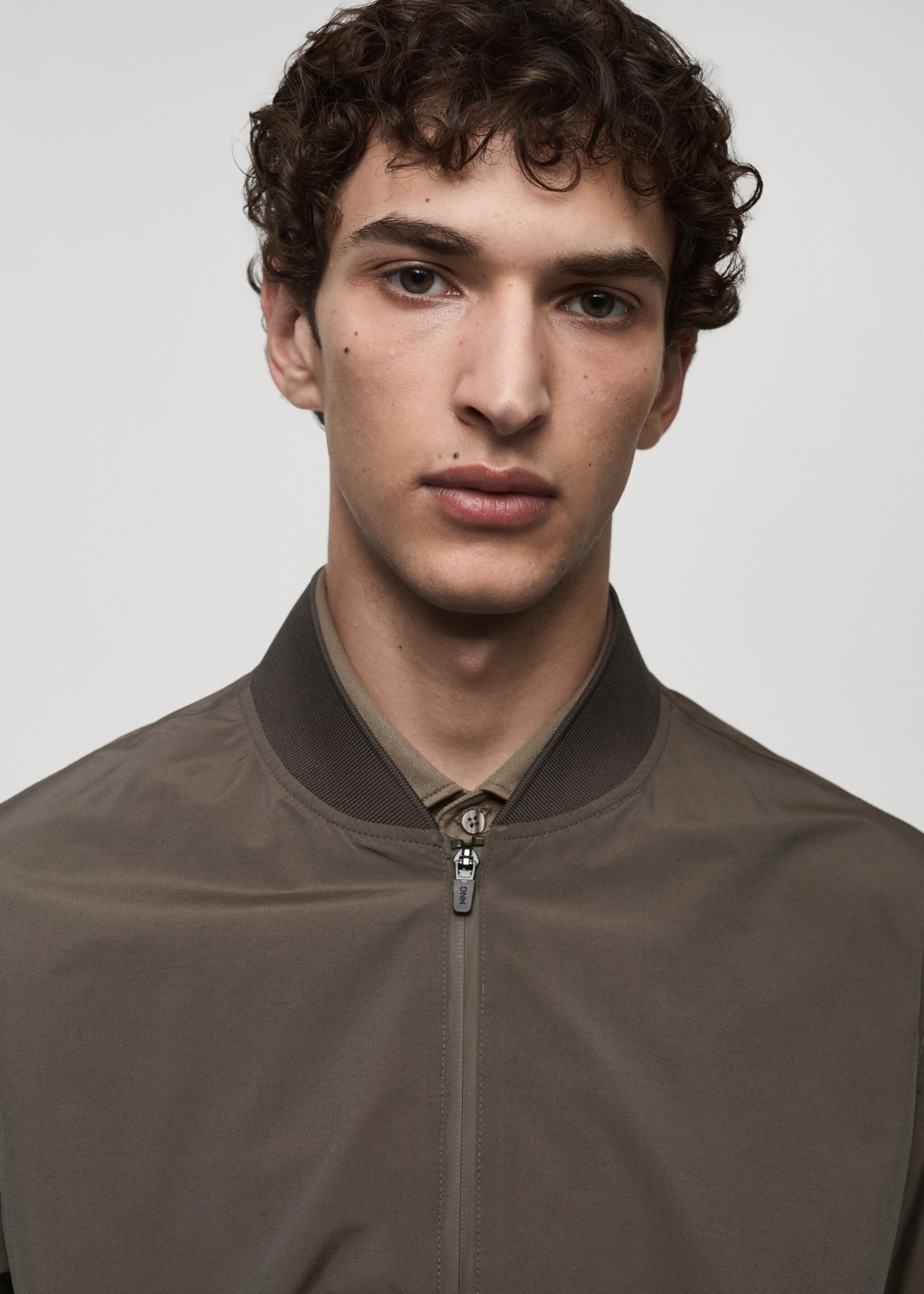 Bomber tissu technique imperméable - Détail de l'article 1, Marron. Ref: 77065962-00.