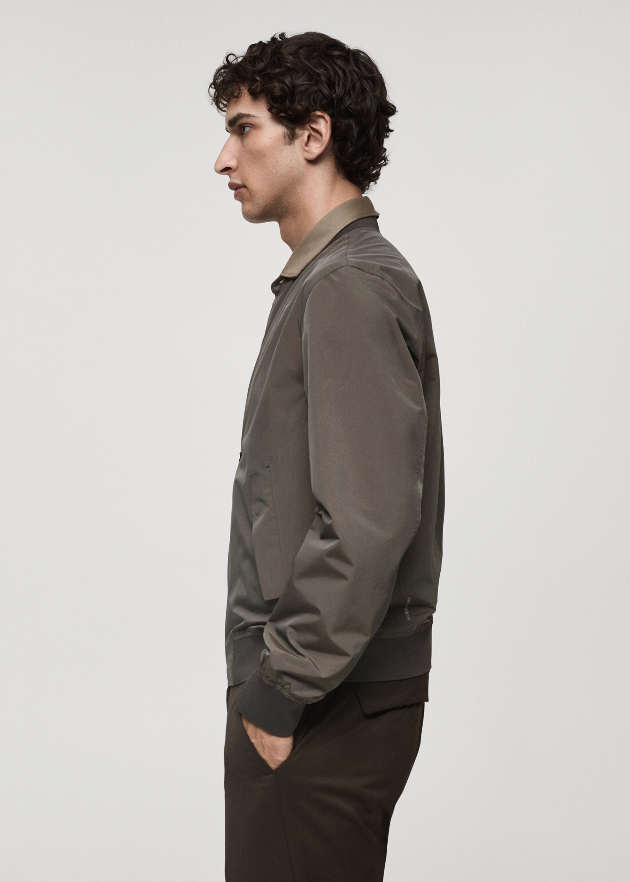 Bomber tissu technique imperméable - Détail de l'article 2, Marron. Ref: 77065962-00.