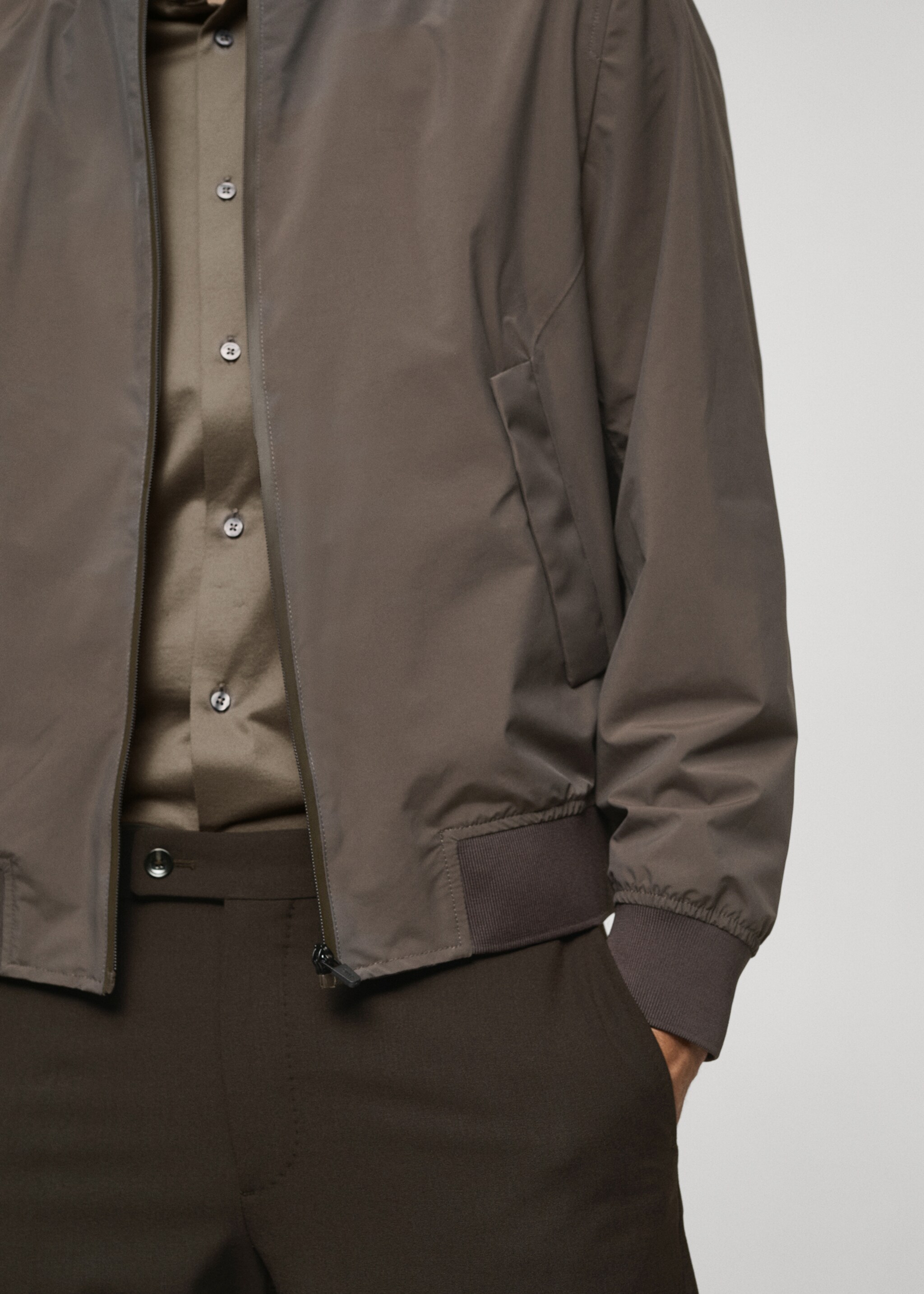 Bomber tissu technique imperméable - Détail de l'article 6, Marron. Ref: 77065962-00.