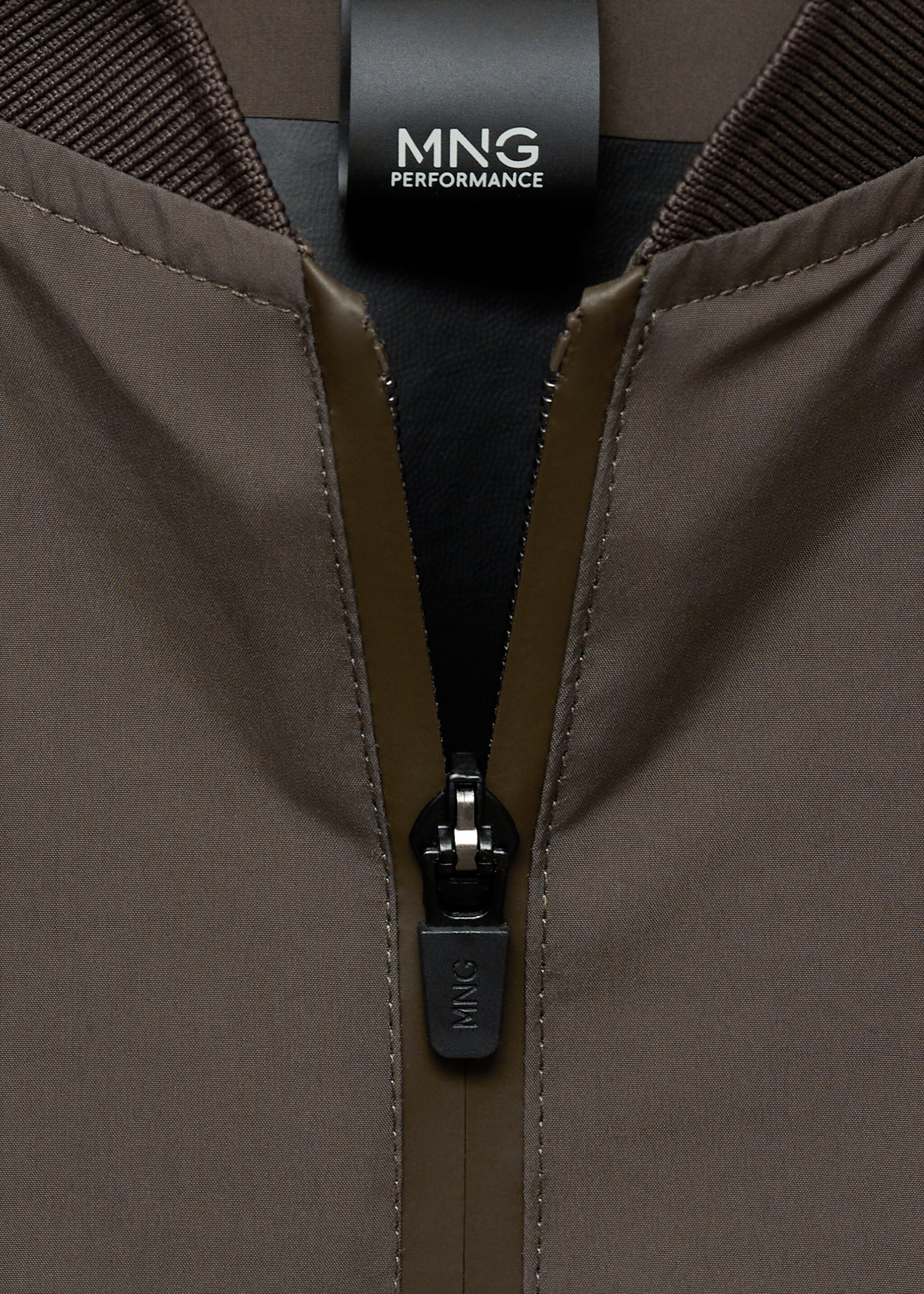 Bomber tissu technique imperméable - Détail de l'article 8, Marron. Ref: 77065962-00.