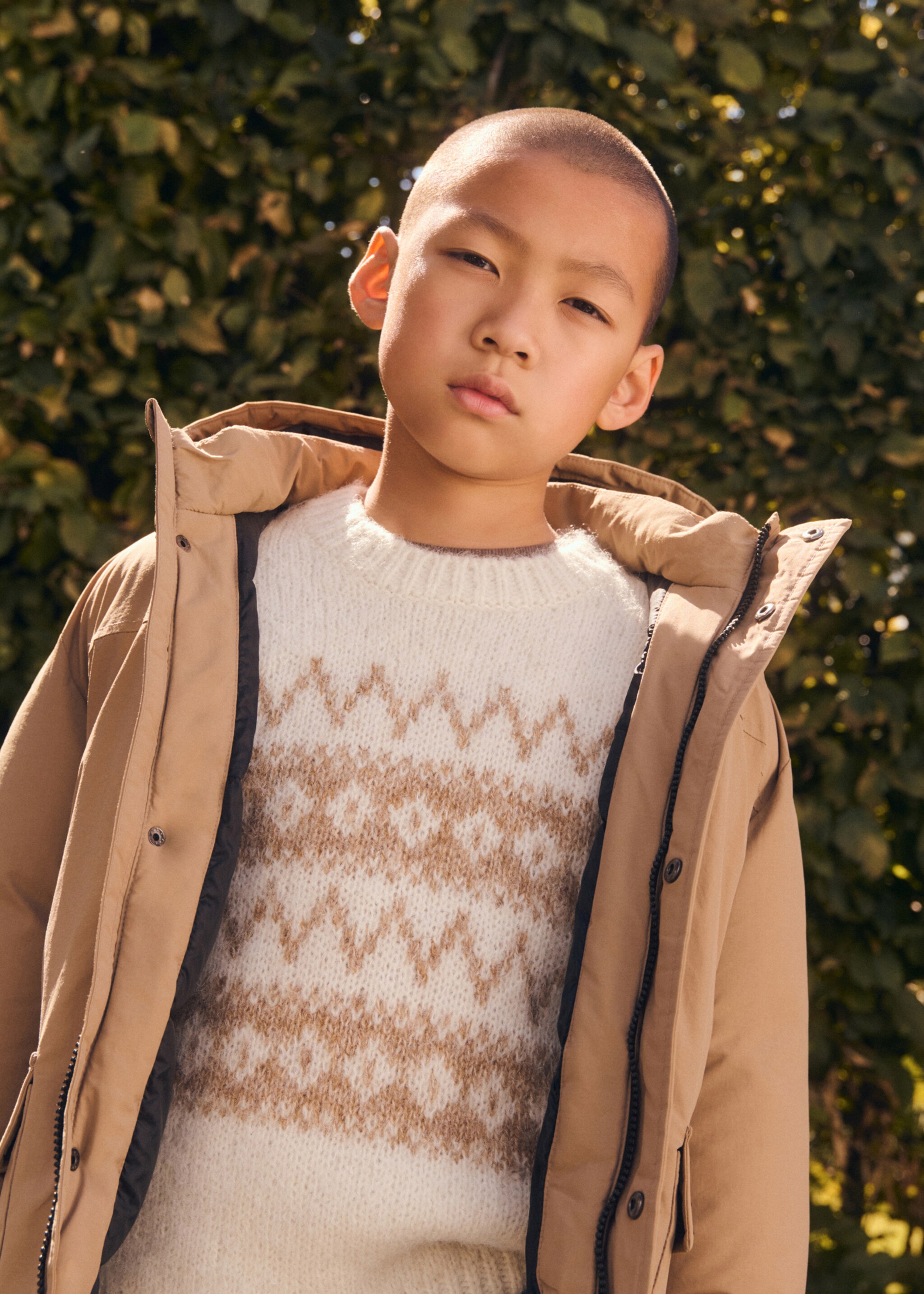 Pockets hooded coat - Details of the article 5, Sand. Ref: 77065965-00.