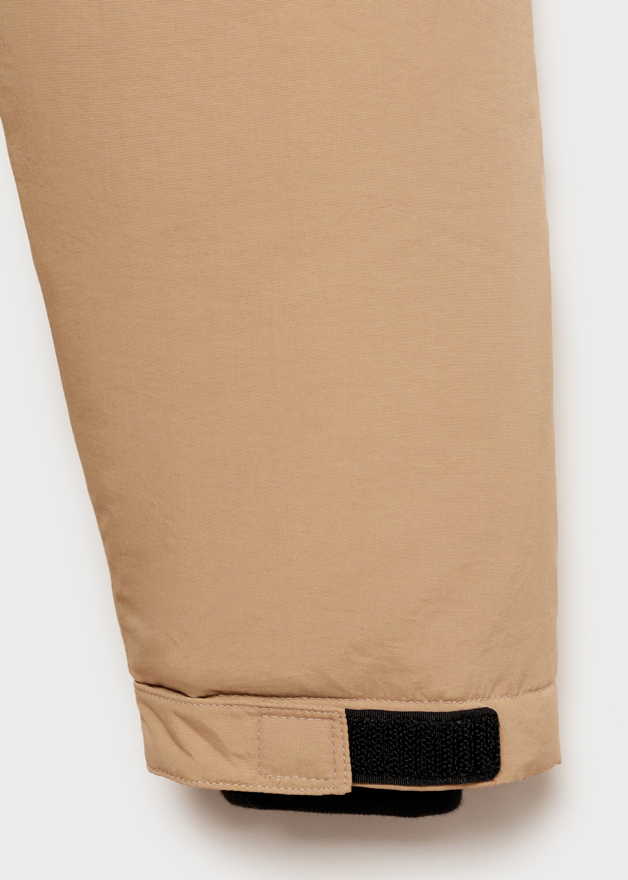 Pockets hooded coat - Details of the article 8, Sand. Ref: 77065965-00.