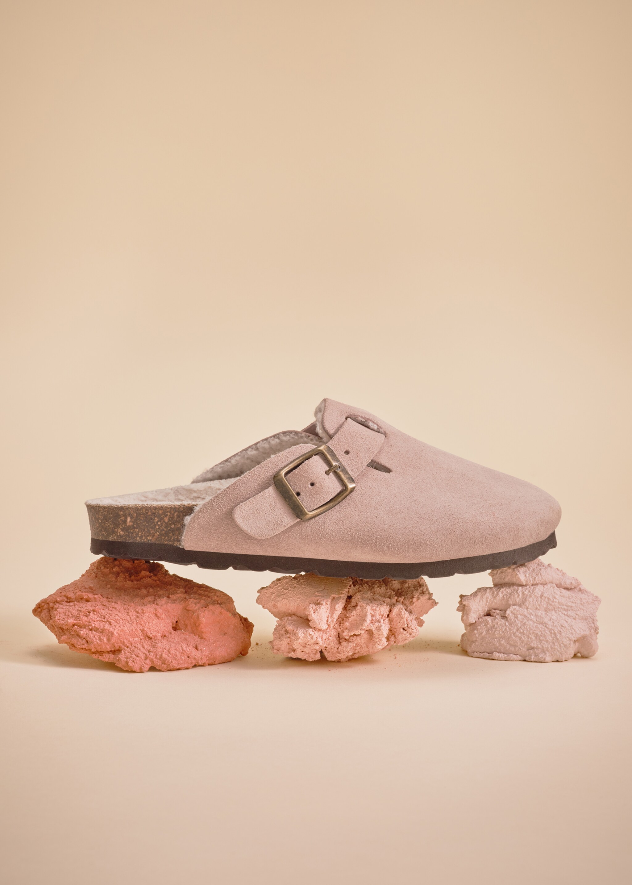 Sheepskin clogs with fur-effect lining - Details of the article 6, Pale Pink. Ref: 77065971-00.