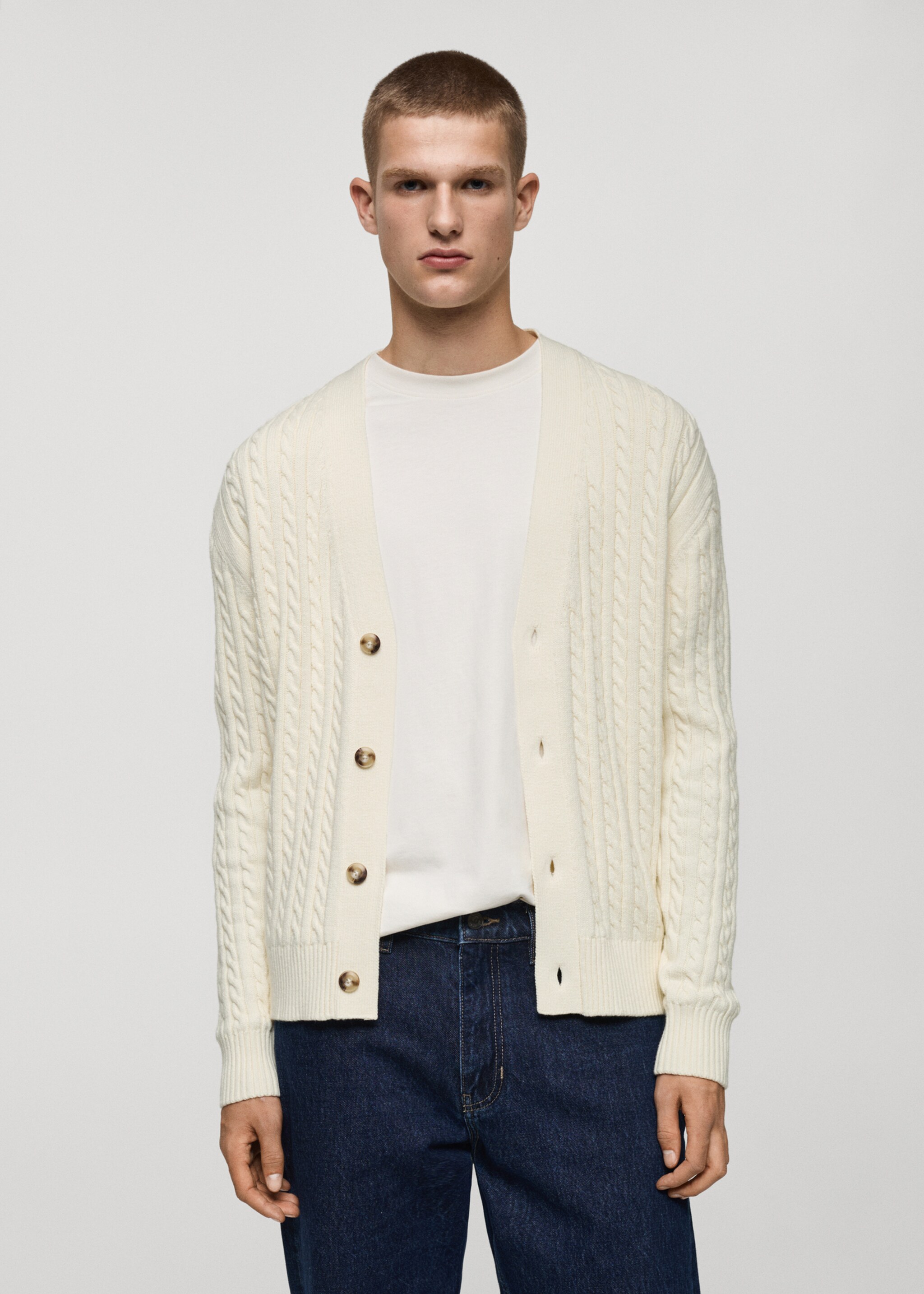 Cardigan maglia spessa trecce bottoni - Piano medio, Bianco sporco. Ref: 77065973-00.