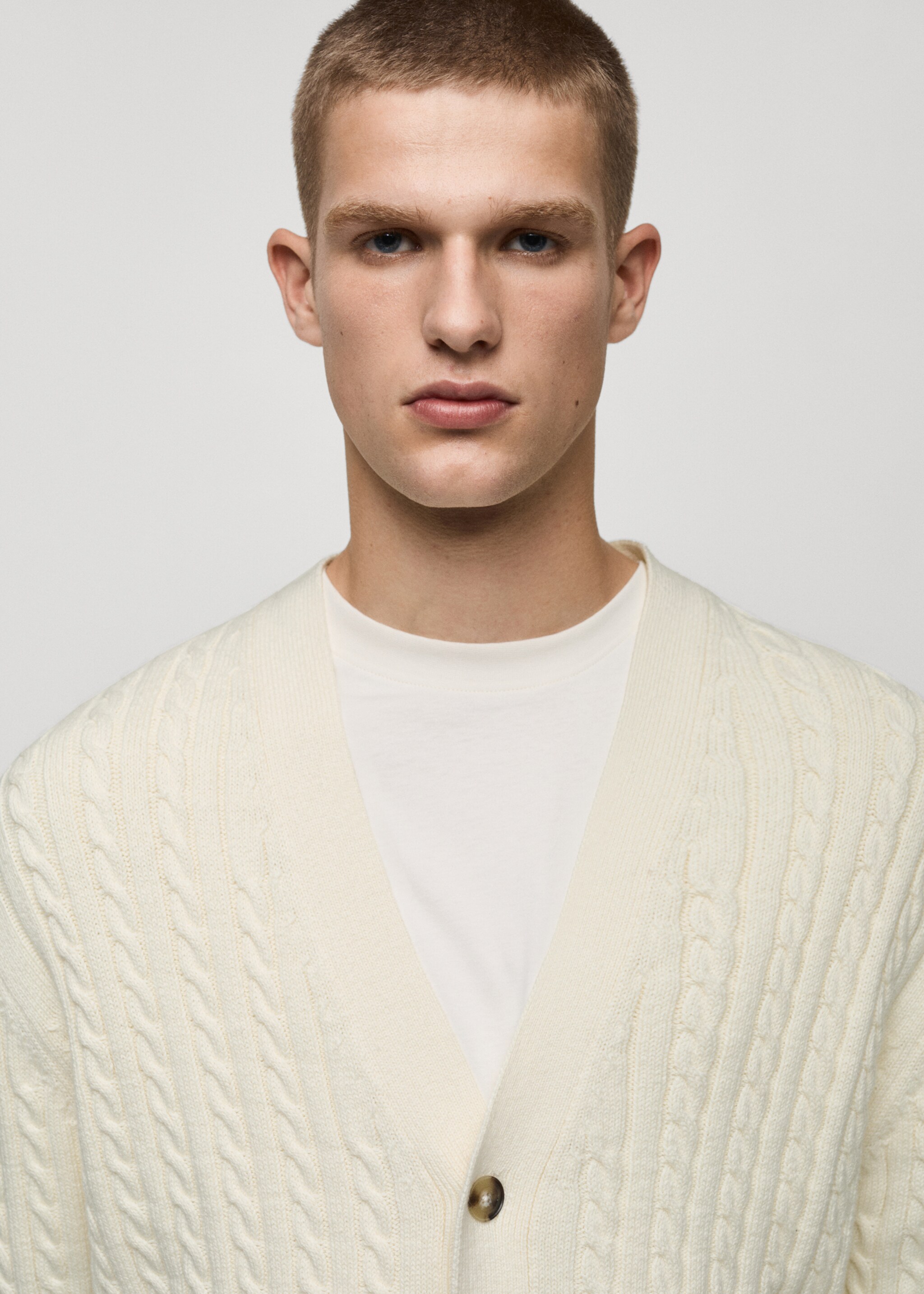 Cardigan maglia spessa trecce bottoni - Dettaglio dell'articolo 1, Bianco sporco. Ref: 77065973-00.
