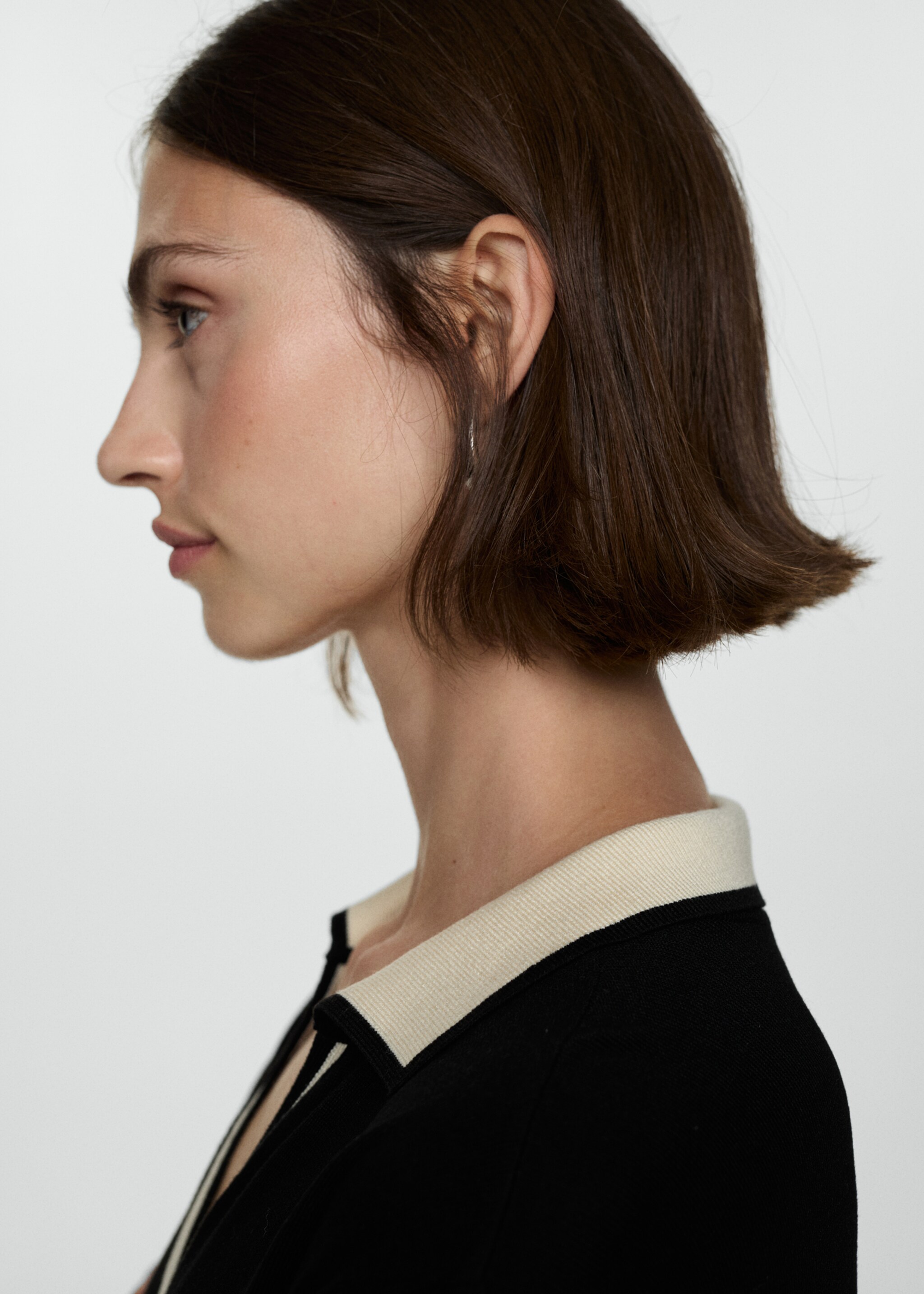 Contrast collar knit dress - Details of the article 1, Black. Ref: 77065977-00.
