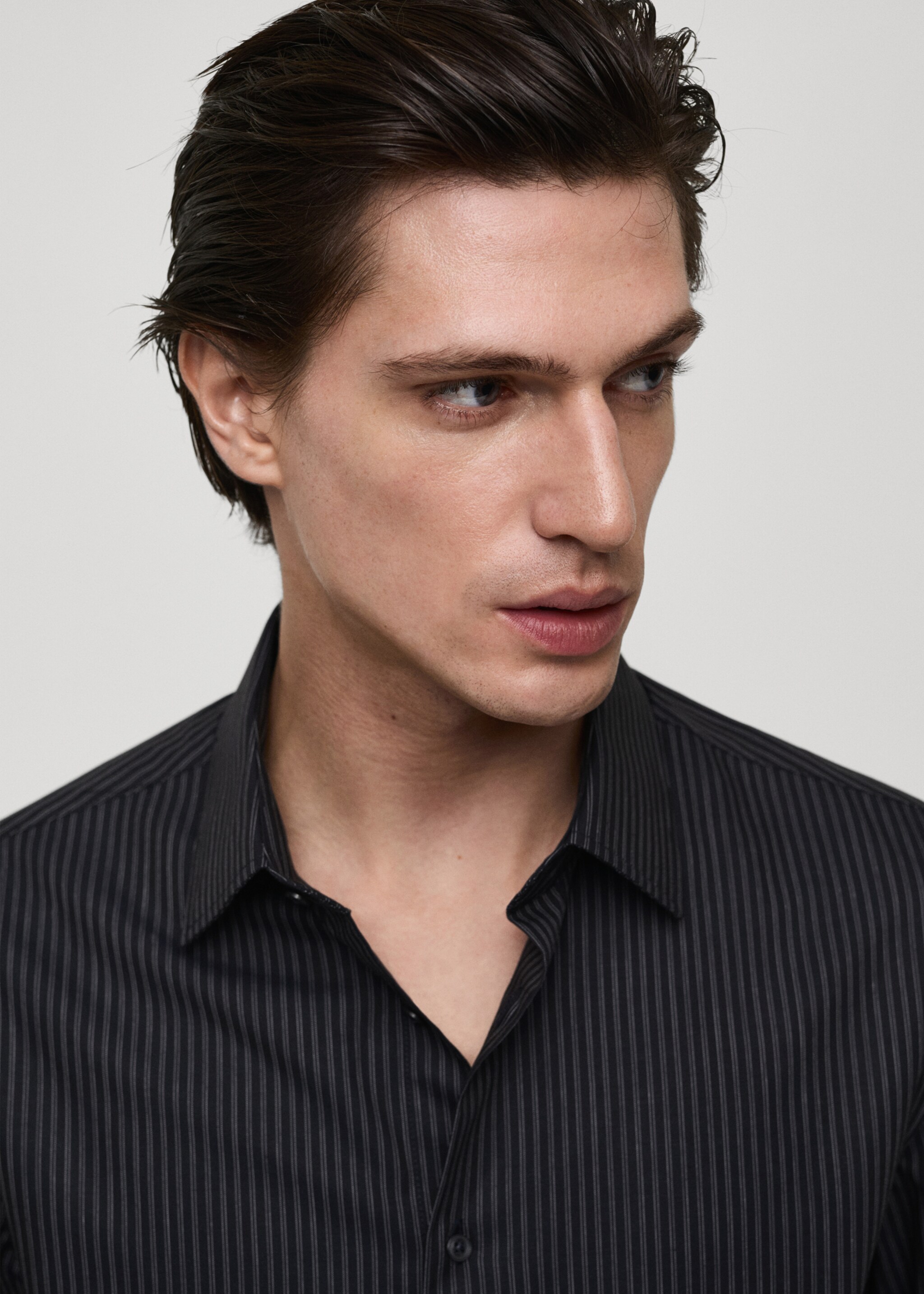 Camisa algodón slim fit raya diplomática - Detalle del artículo 1, Gris. Ref: 77065980-00.