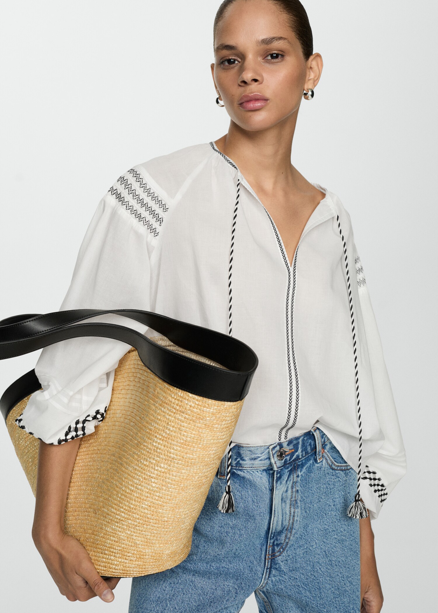 Blusa algodón bordados decorativos - Plano medio