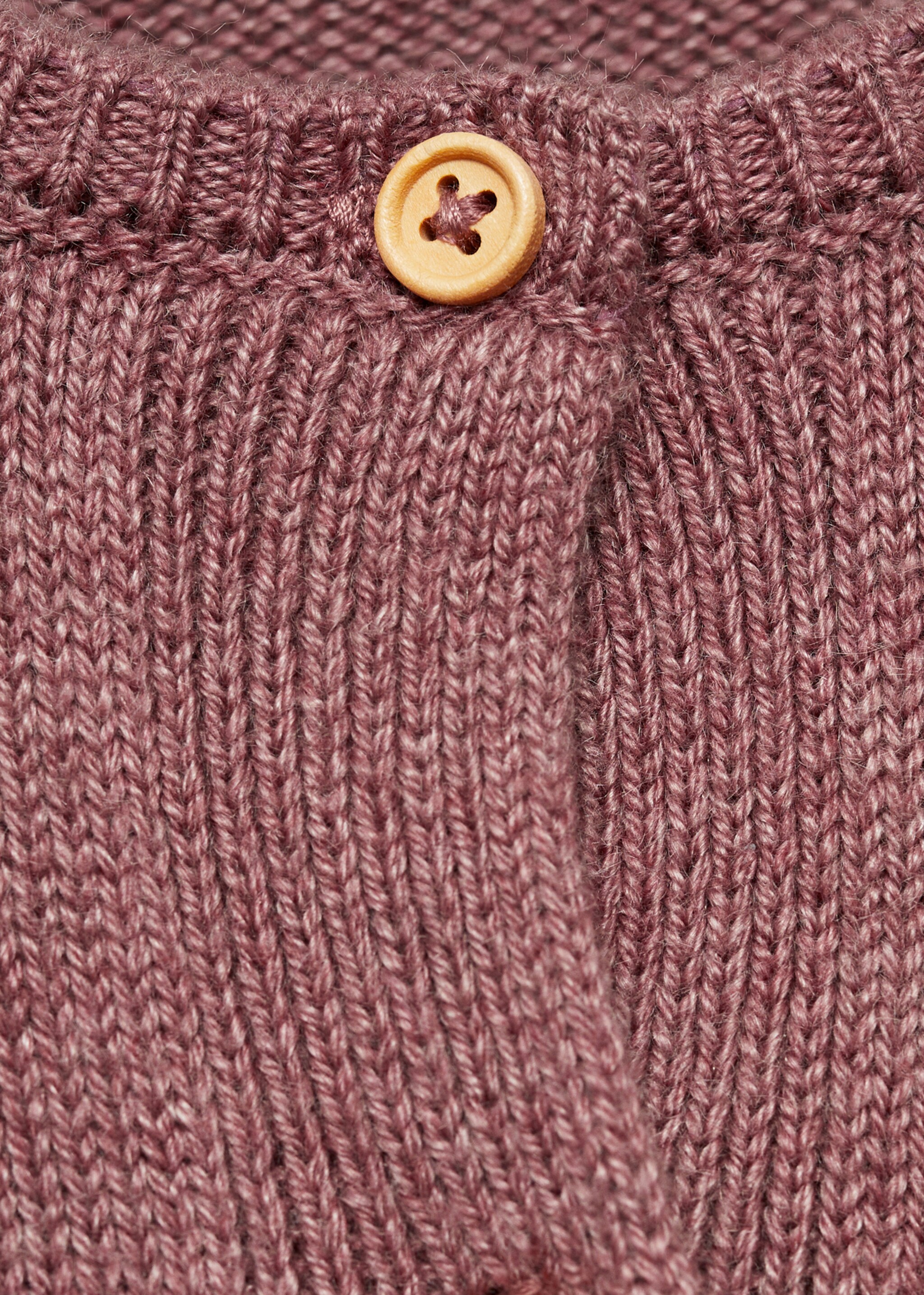 Strickjacke mit Knöpfen - Detail des Artikels 8, Bordeaux. Ref: 77065995-00.
