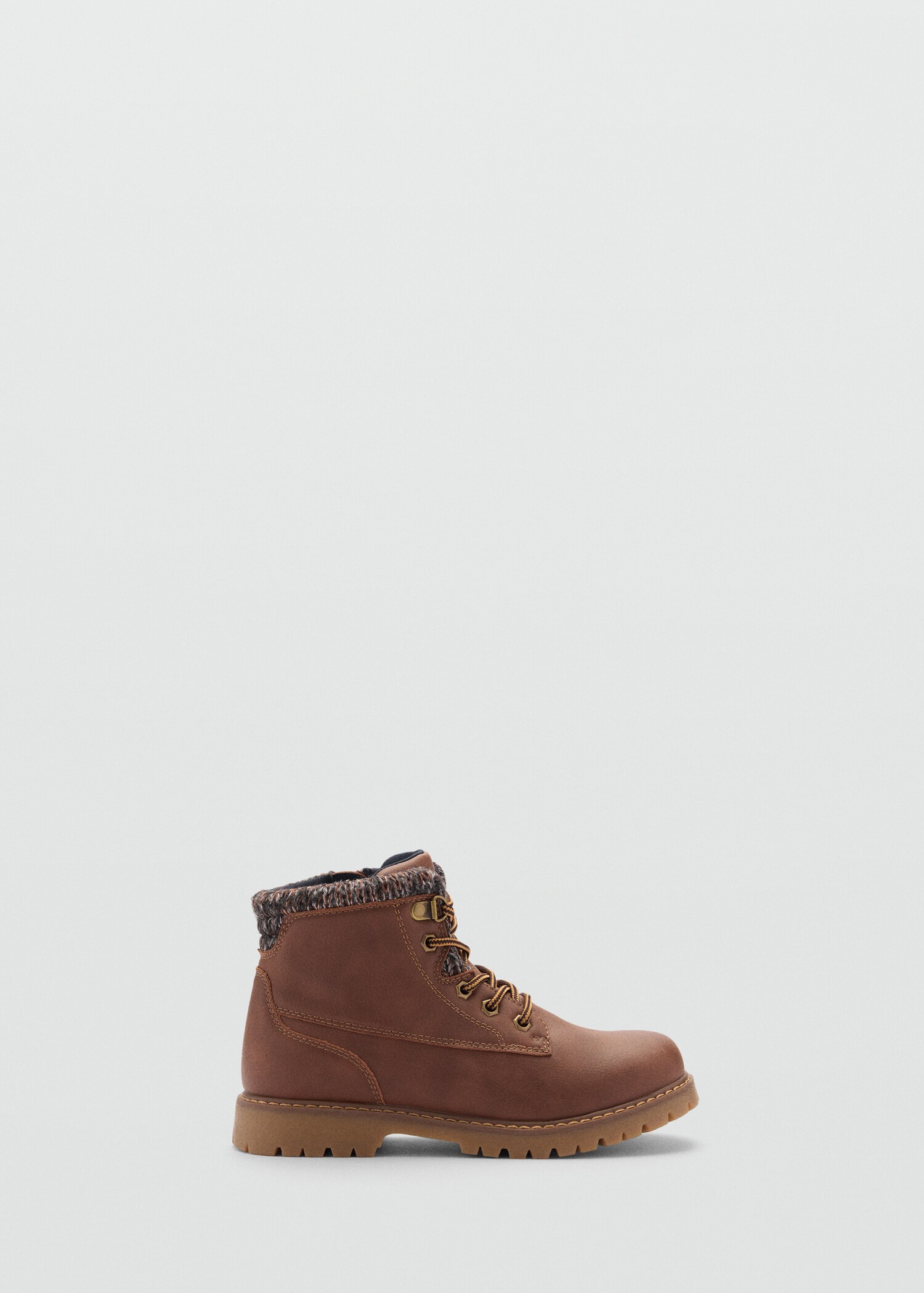 Lace-up mountain boots - Article without model