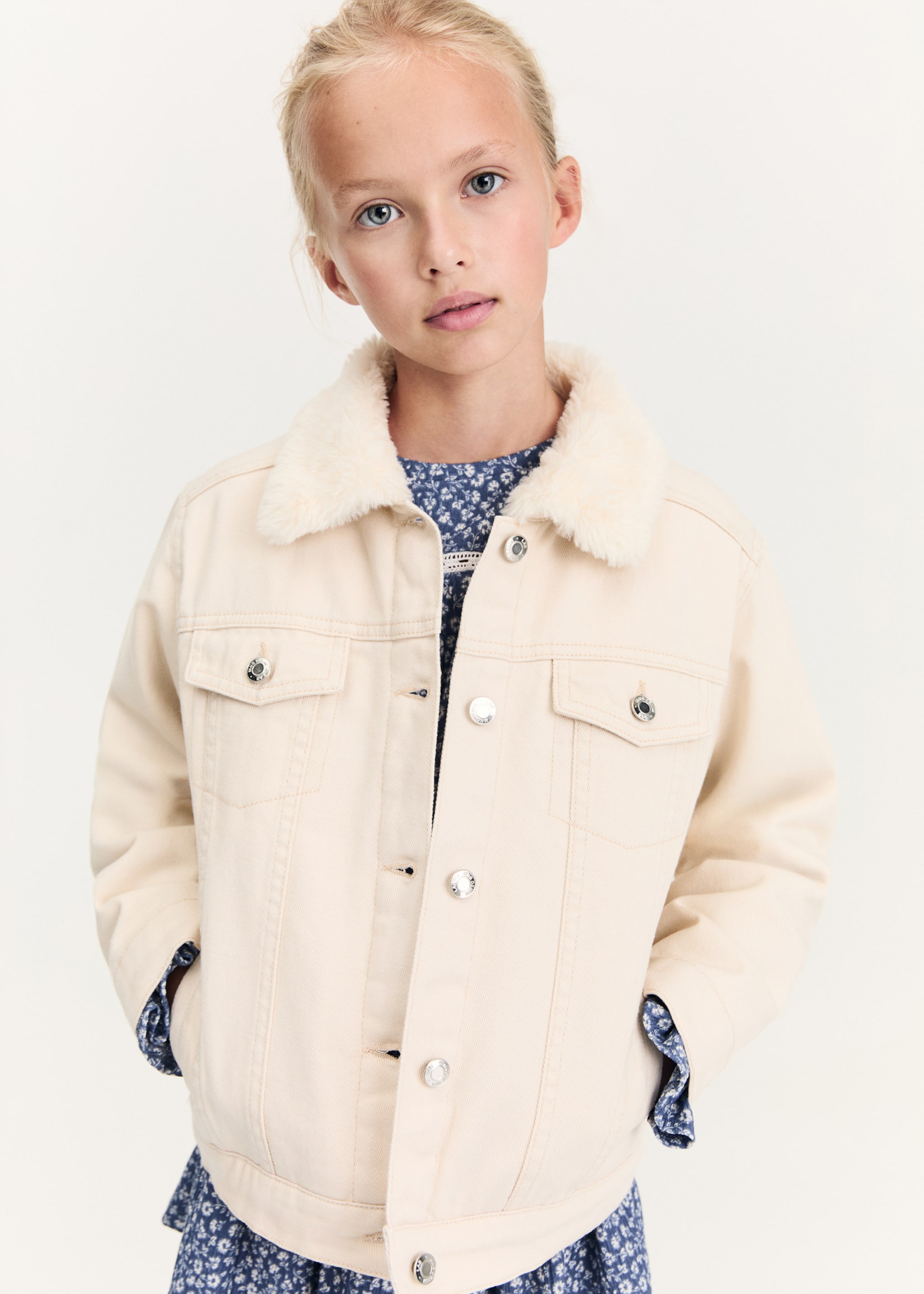 Fur-effect inner jacket - Medium plane, Sand. Ref: 77066338-00.
