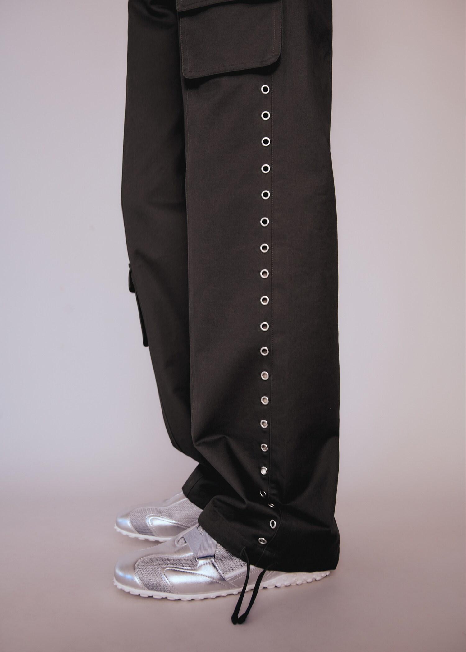 Studded parachute trousers - Details of the article 6