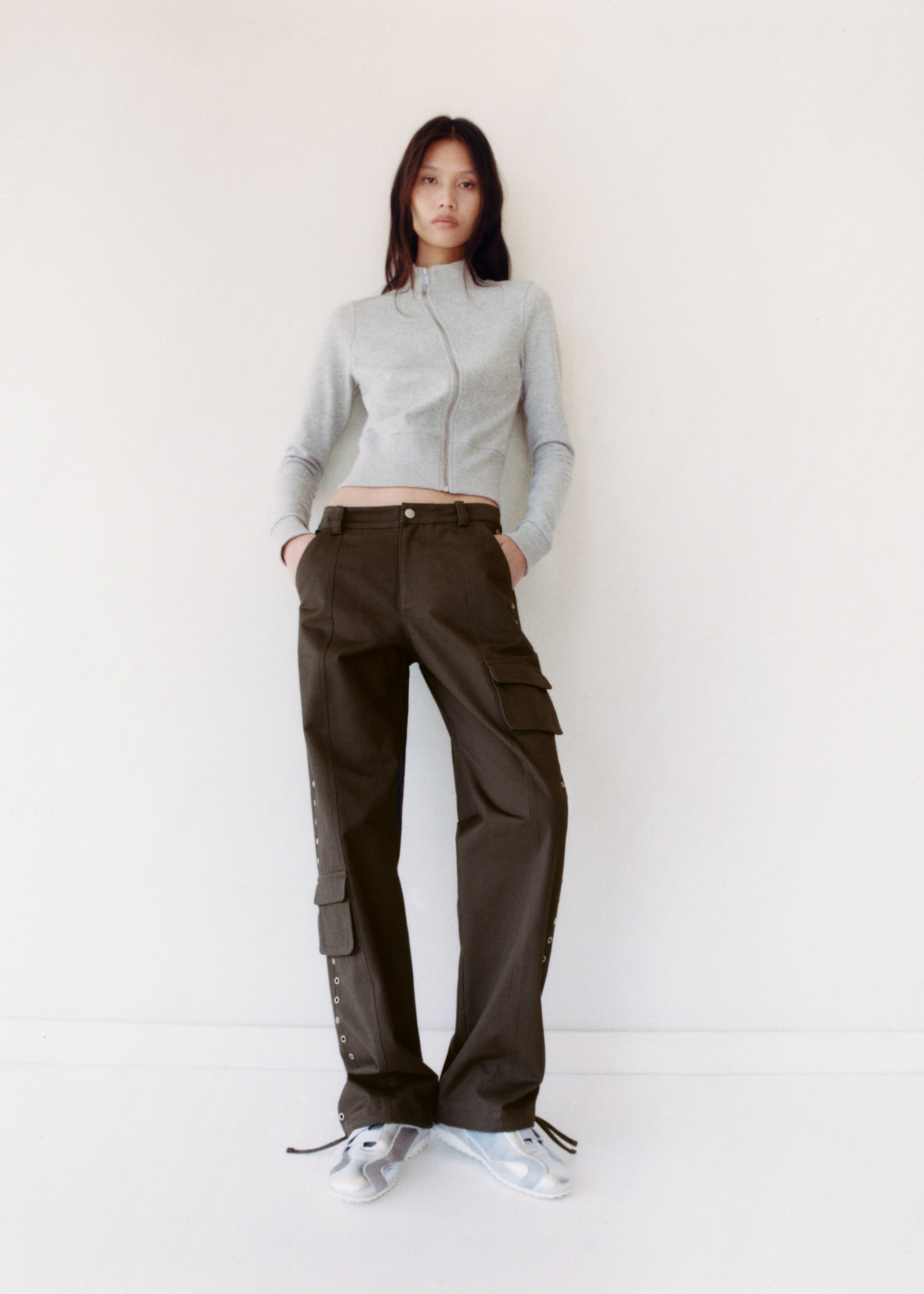 Studded parachute trousers - Details of the article 7, Grey. Ref: 77066348-00.