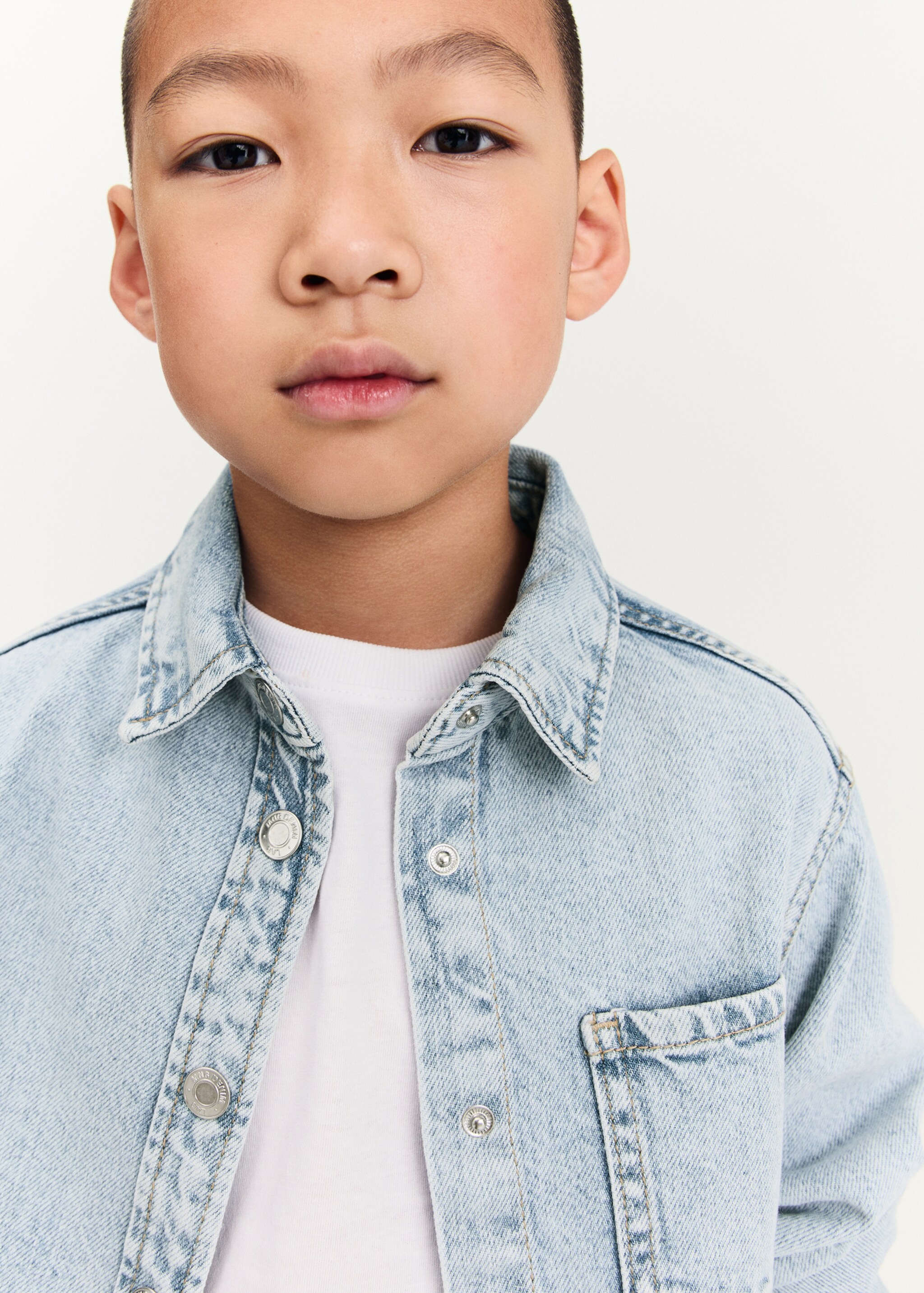 Pocket denim shirt - Details of the article 1