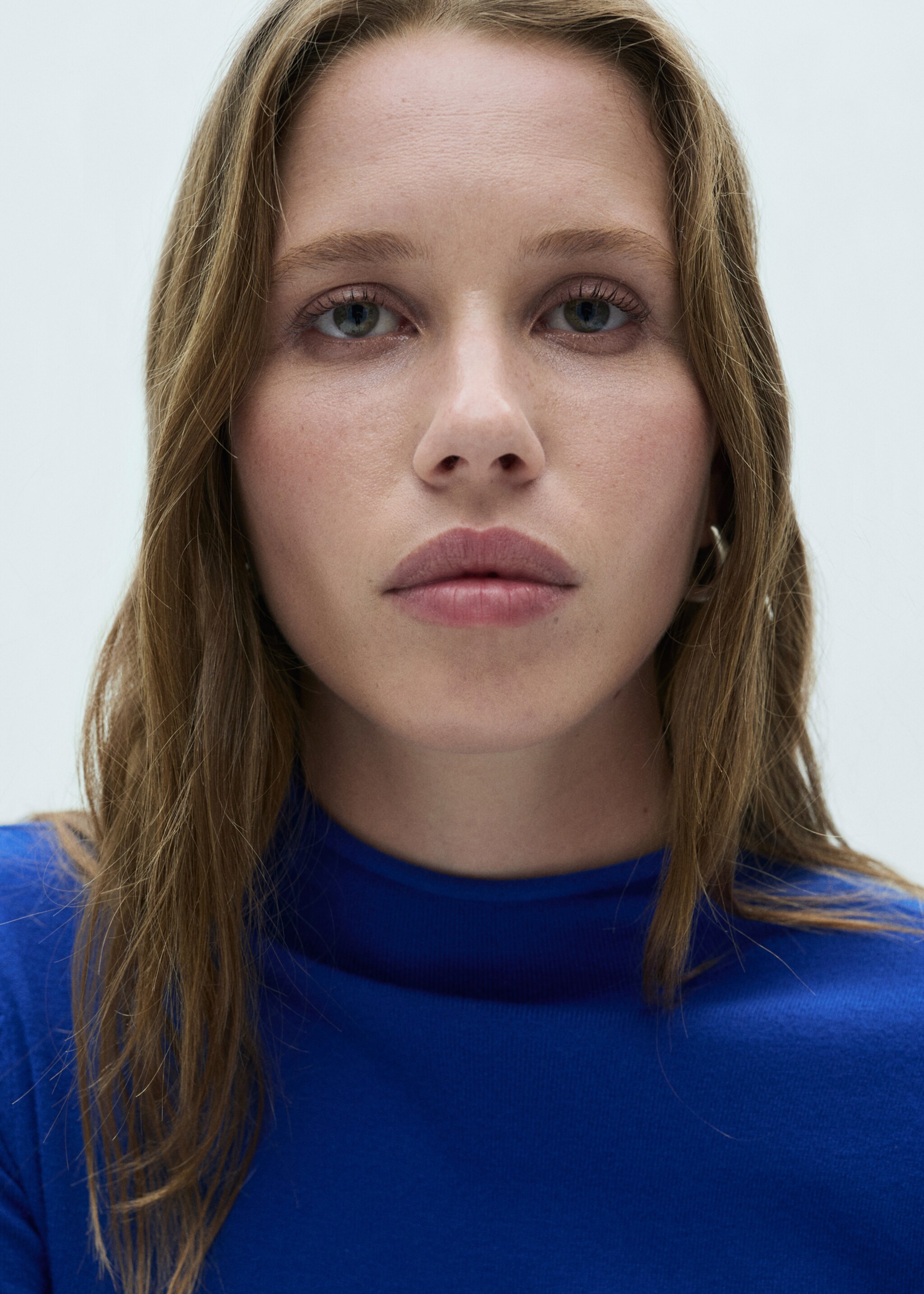 Perkins-neck sweater - Details of the article 1, Vibrant blue. Ref: 77066722-00.