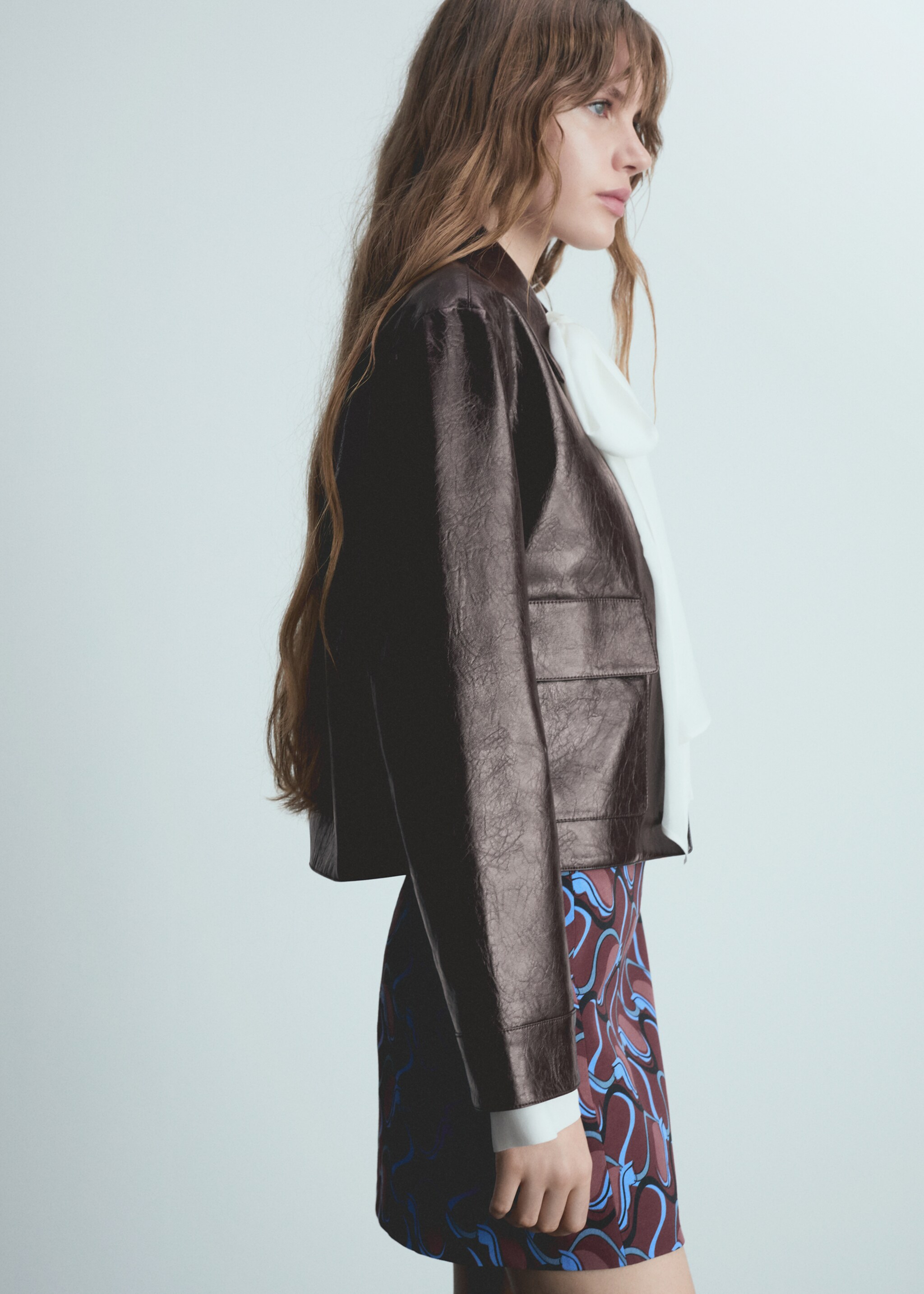 Pocket textured jacket - Details of the article 2, Burgundy. Ref: 77066726-00.