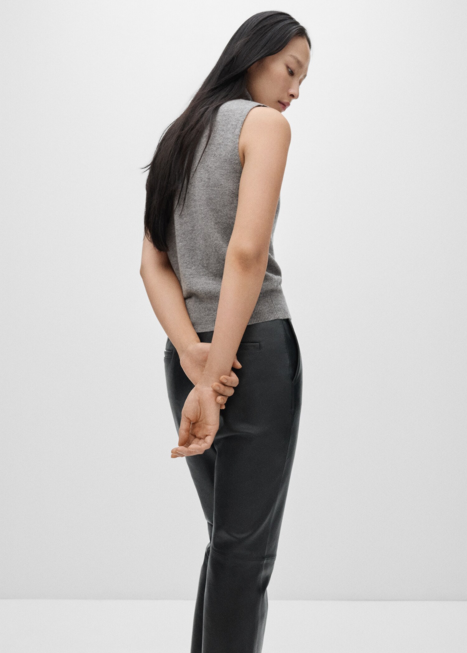 Wool turtleneck top - Reverse of the article