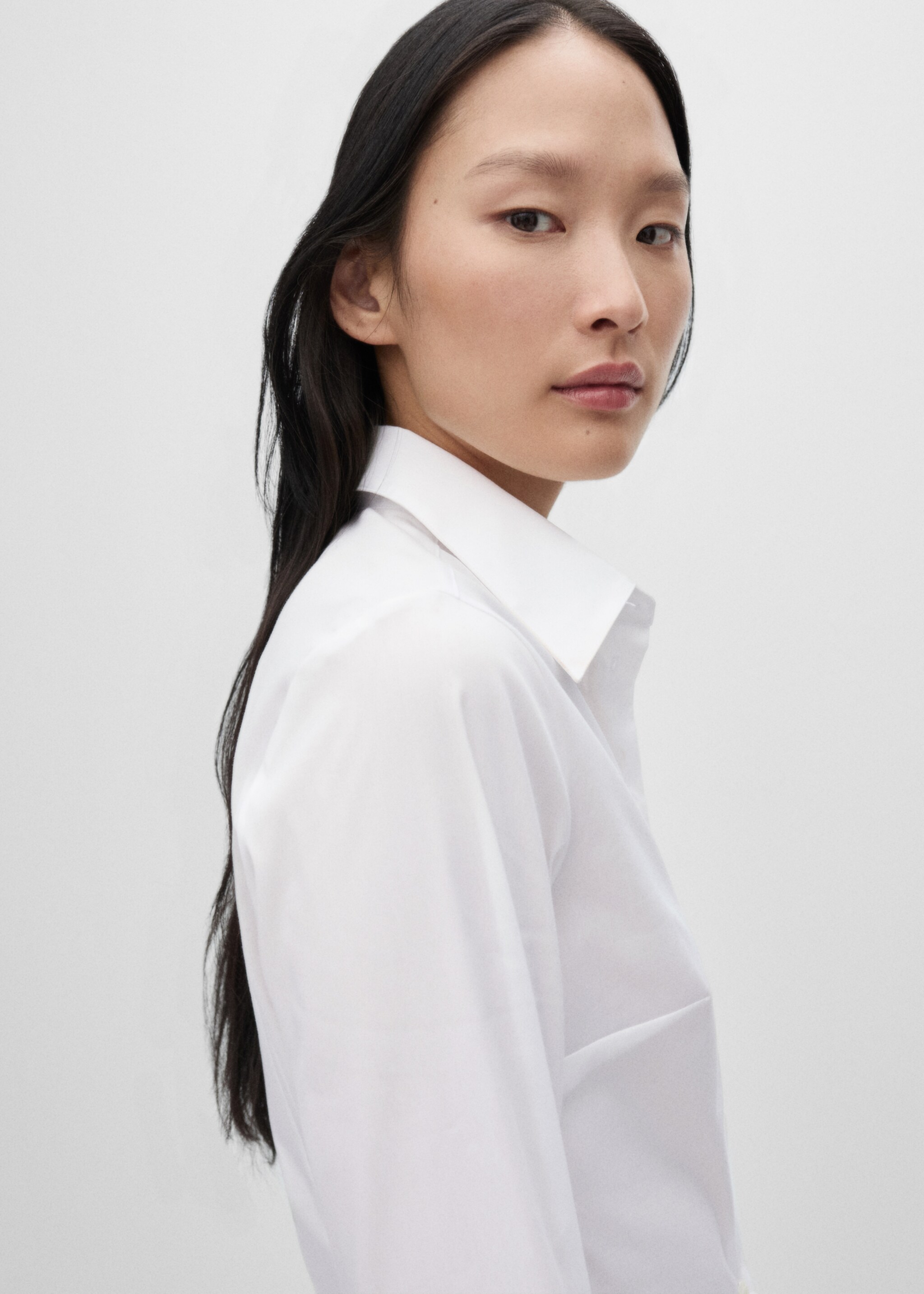 Slim-fit poplin shirt - Details of the article 1, White. Ref: 77066745-00.