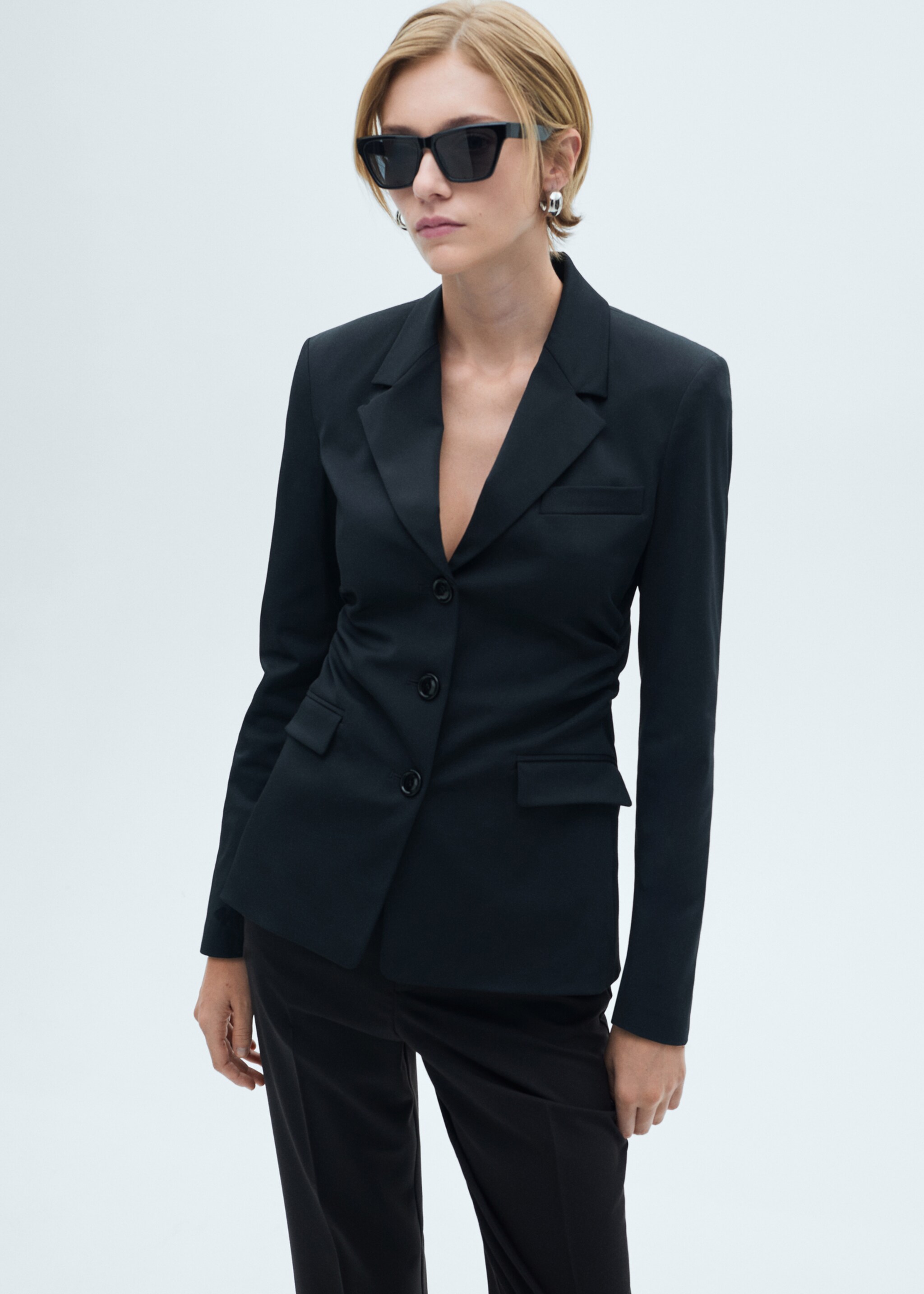 Blazer costume cintré - Plan moyen, Noir. Ref: 77066760-00.