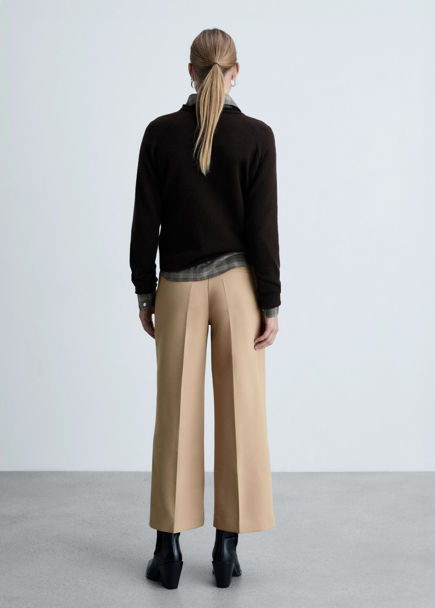 Wideleg pleated trousers - Reverse of the article