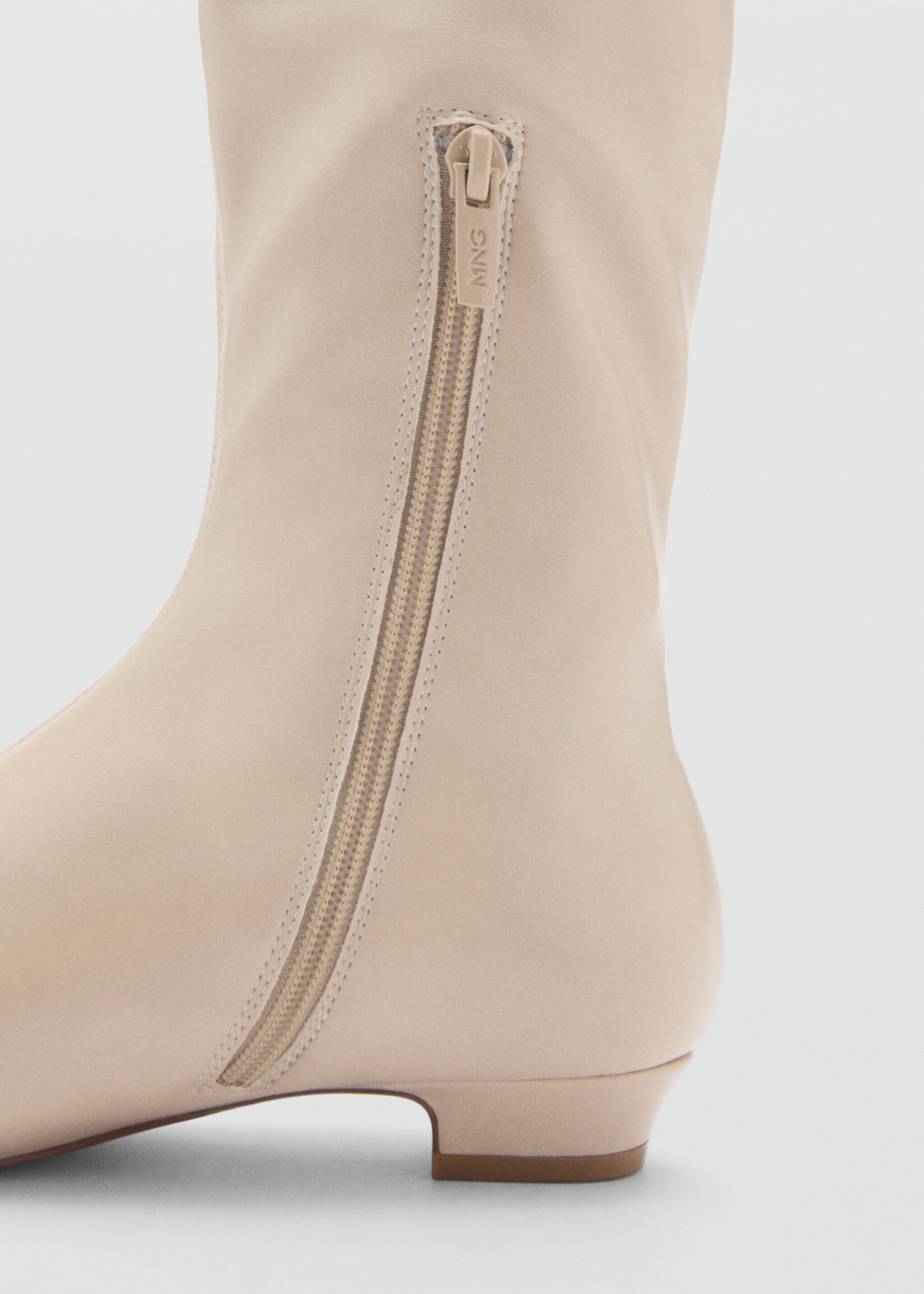 Hochschaftstiefel mit Reißverschluss - Detail des Artikels 1, Beige. Ref: 77067118-00.