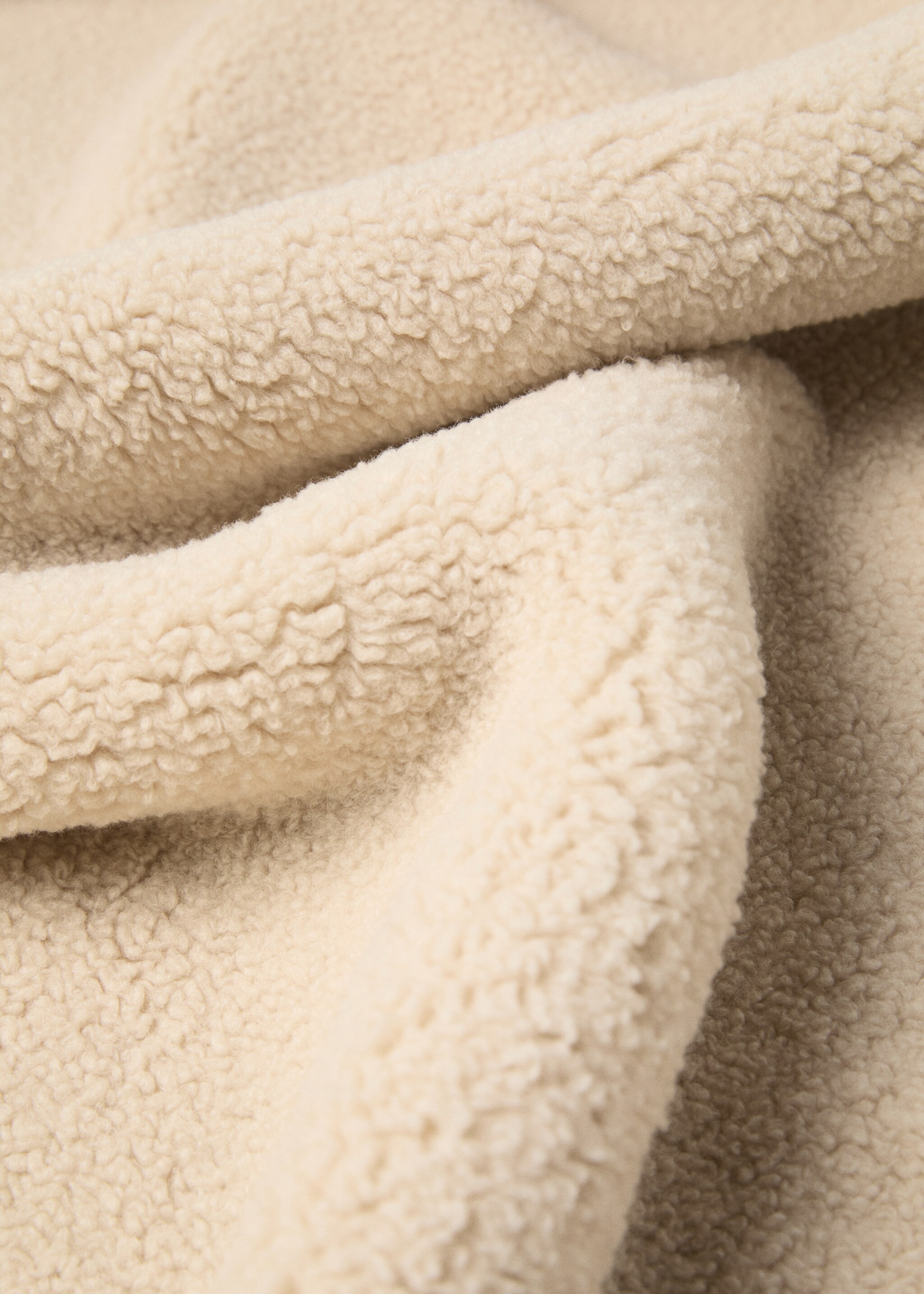 Shearling blanket 130x180cm - Details of the article 1, Sand. Ref: 77067641-00.