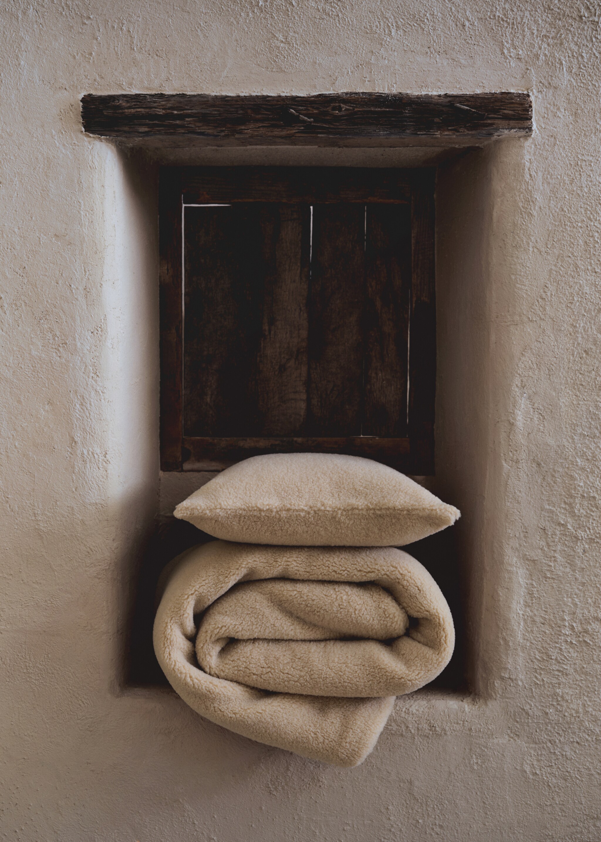 Shearling blanket 130x180cm - Details of the article 6, Sand. Ref: 77067641-00.