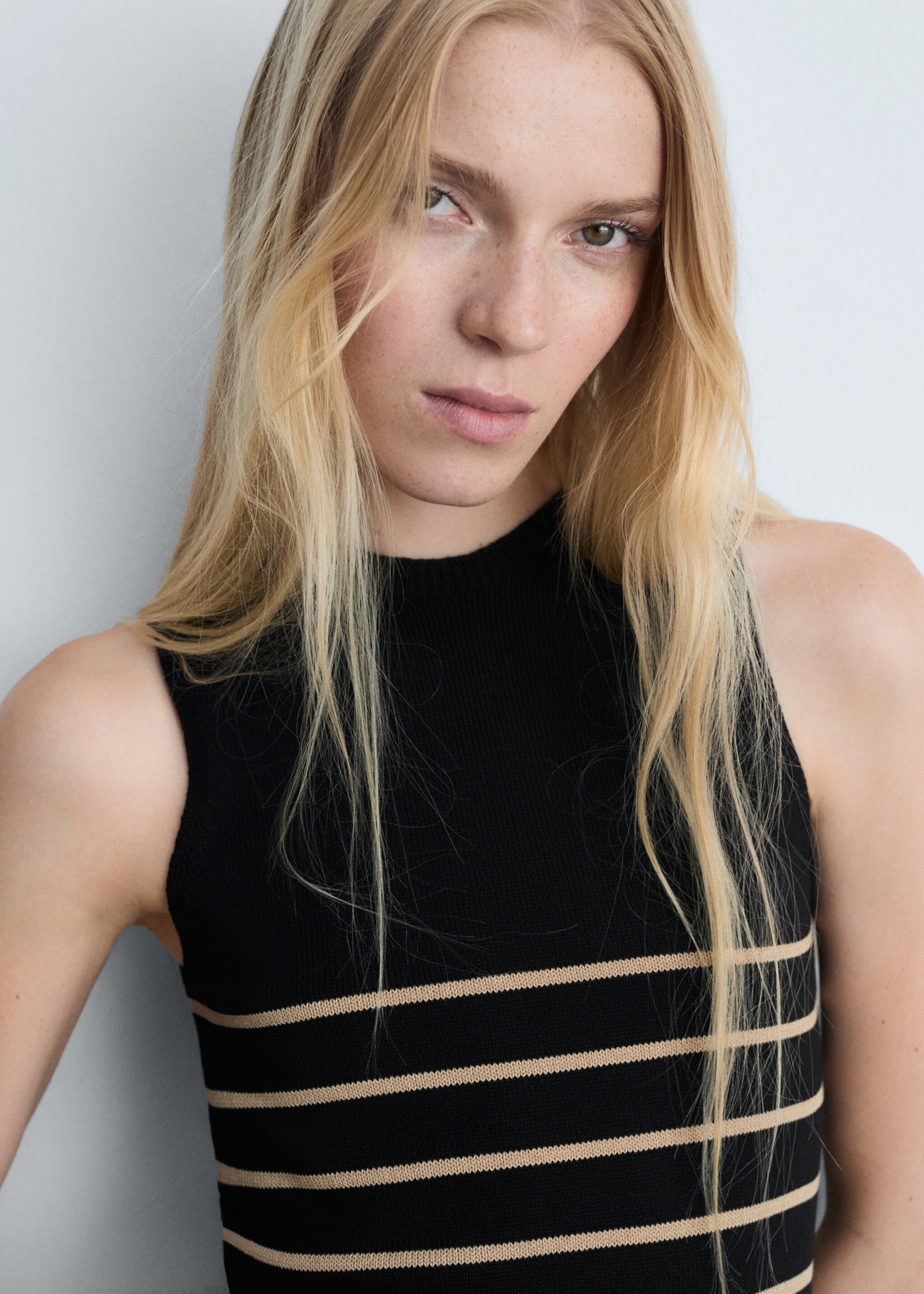 Striped knit top - Details of the article 1, Black. Ref: 77067644-00.