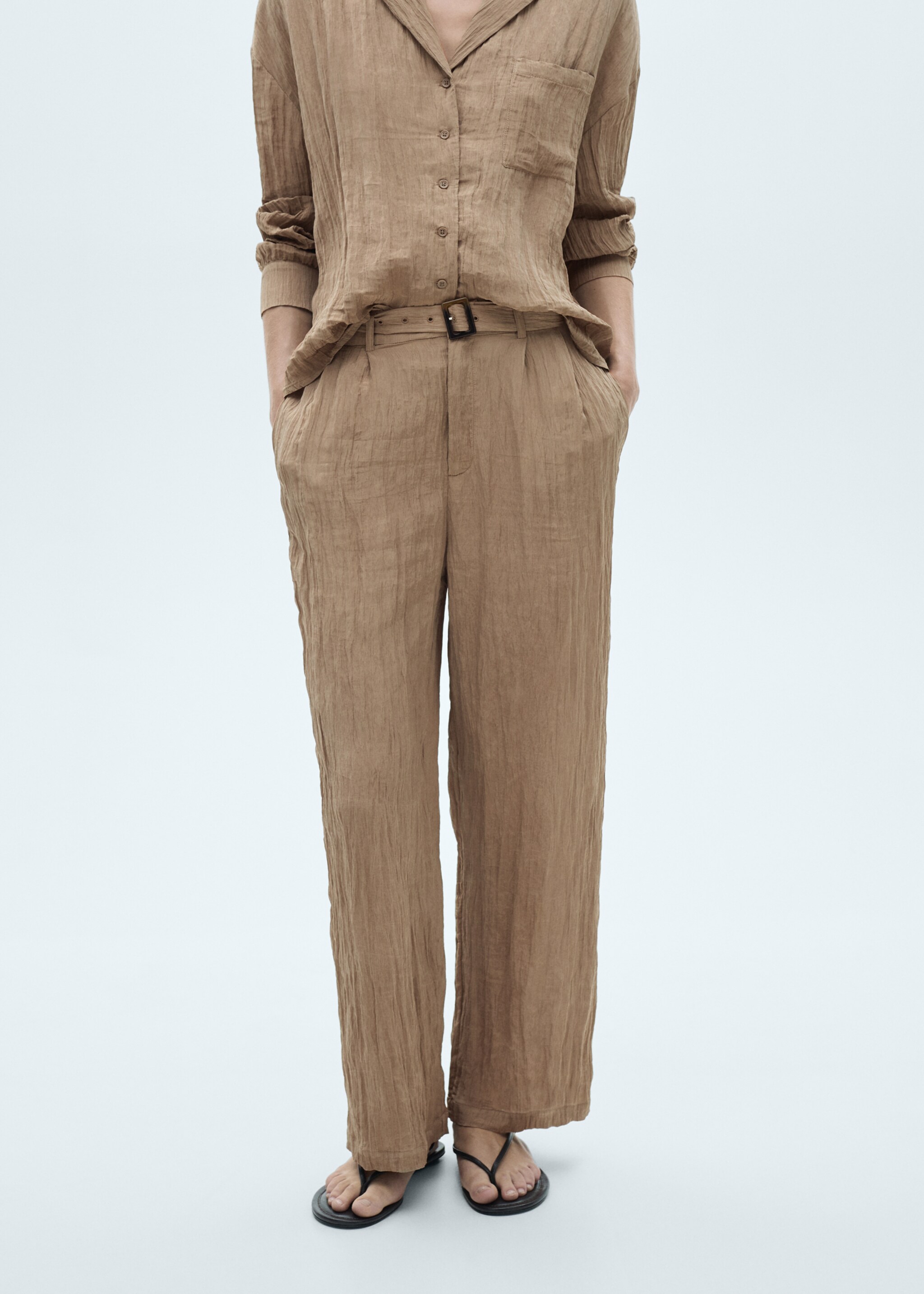 Textured trousers with belt - Medium plane, Brown. Ref: 77067646-00.