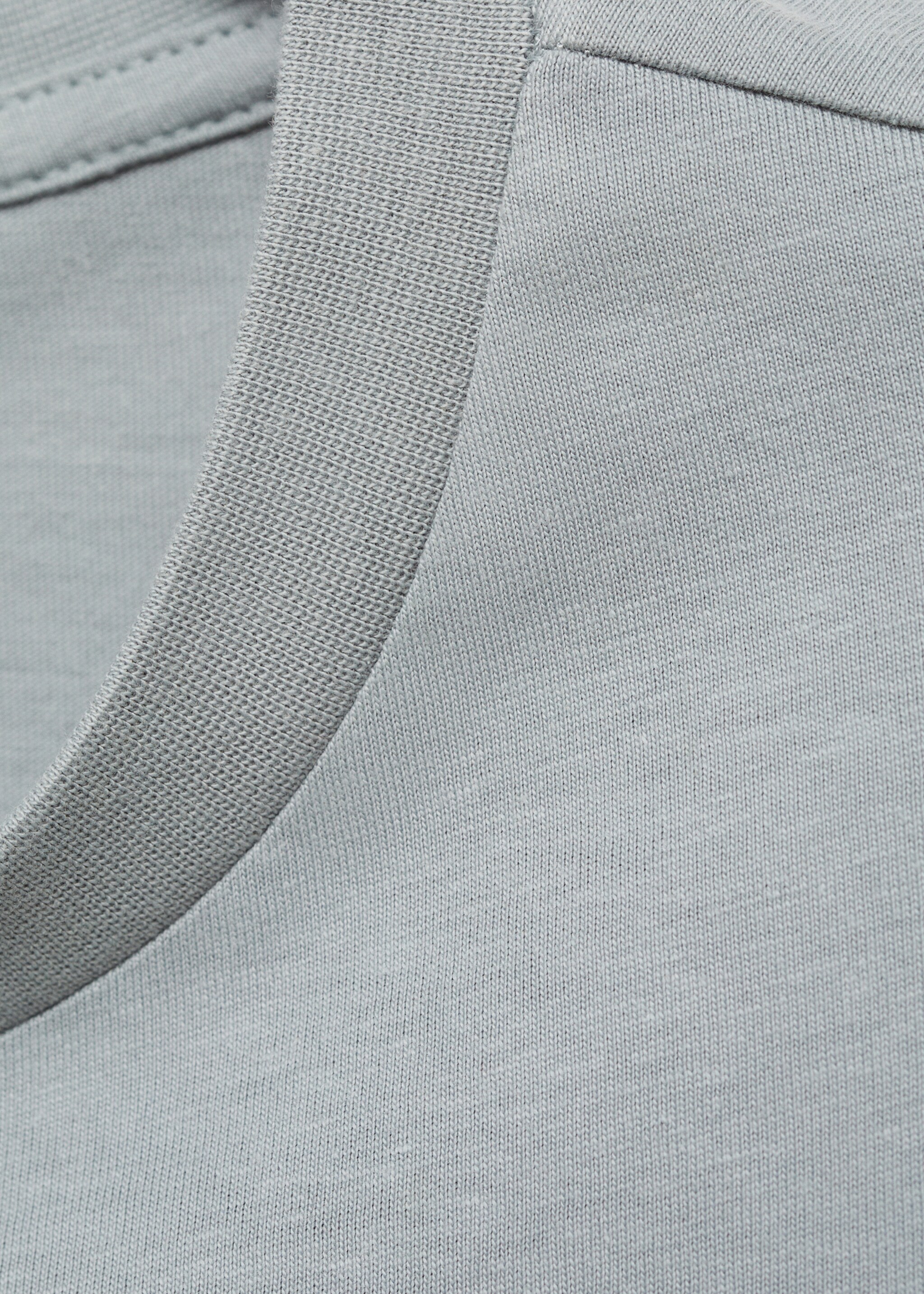 T-Shirt aus 100 % Baumwolle mit Muster auf der Brustpartie - Detail des Artikels 0