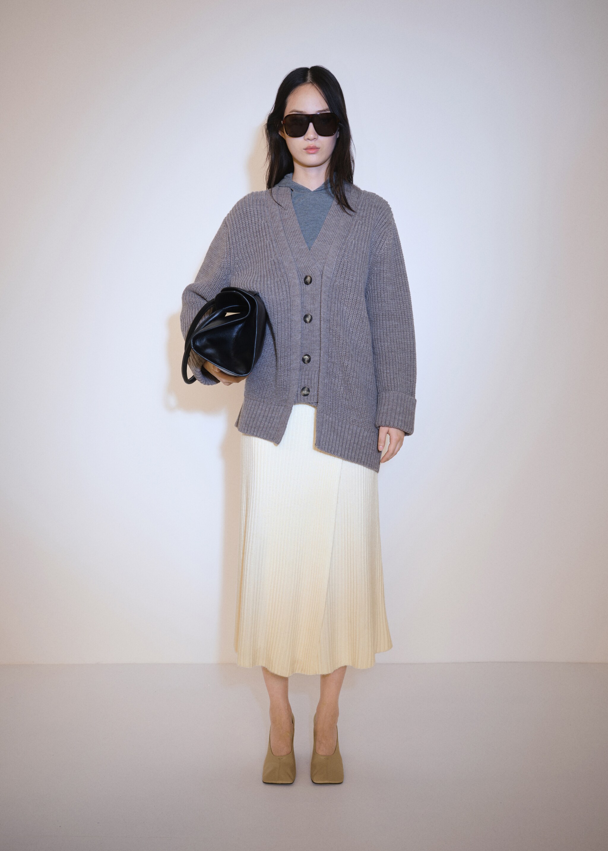 Gebreide overslagrok - Detail van het artikel 2, Ecru. Ref: 77067659-00.